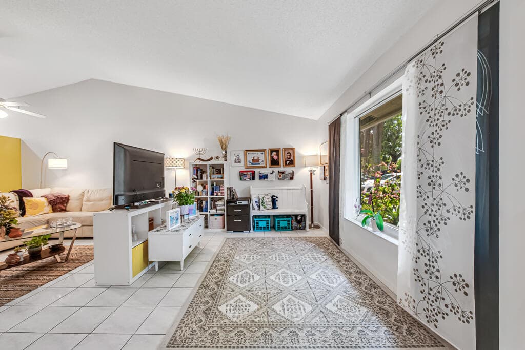 3033 NW 95th Avenue, Coral Springs, FL 33065 — photo 9 of 37