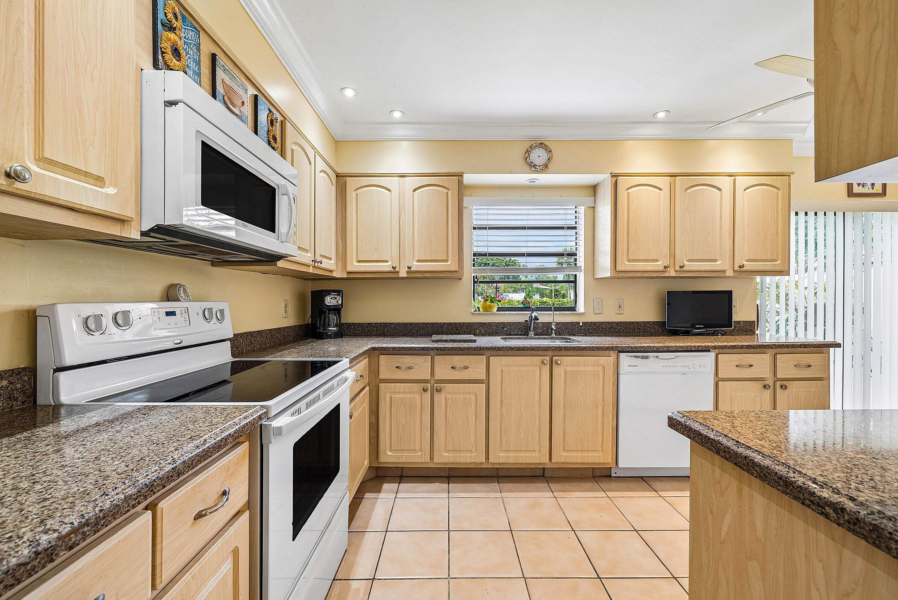 21875 Arriba Real 18b, Boca Raton, FL 33433 — photo 10 of 45