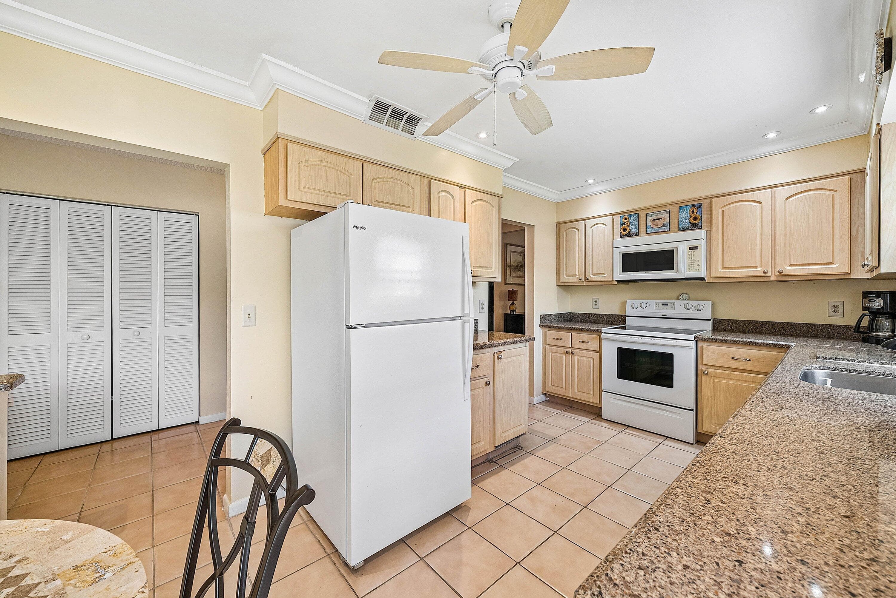 21875 Arriba Real 18b, Boca Raton, FL 33433 — photo 13 of 45