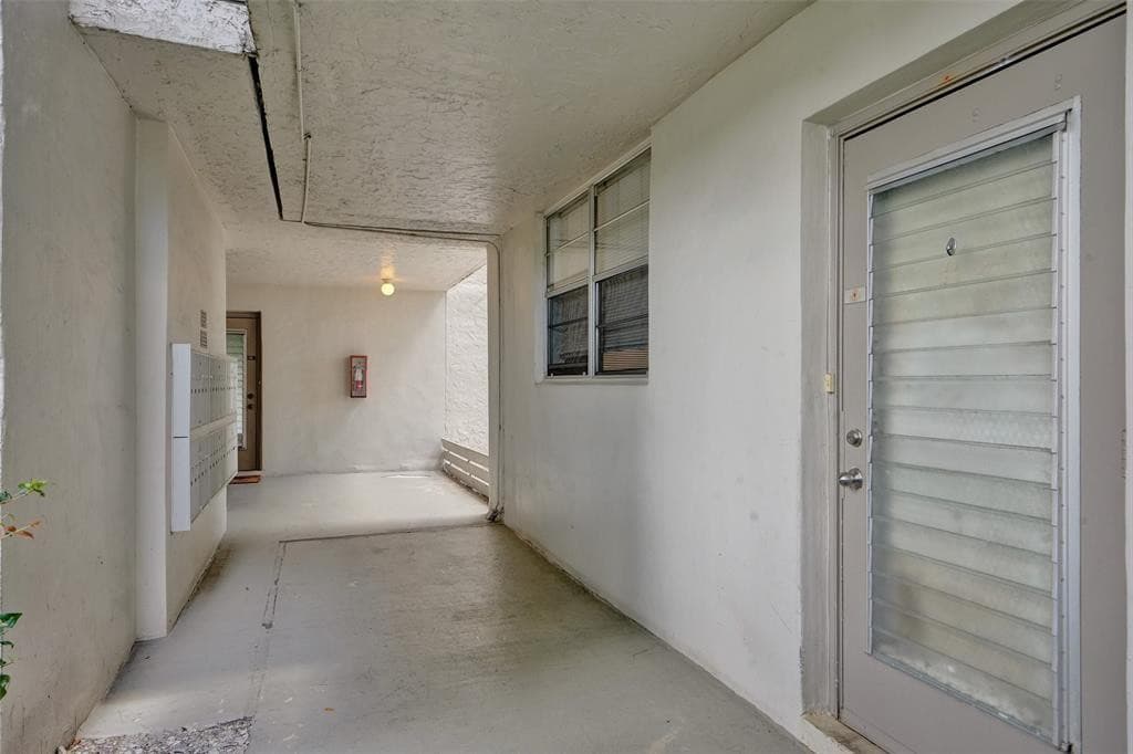 9440 Poinciana Place 101, Davie, FL 33324 — photo 24 of 30