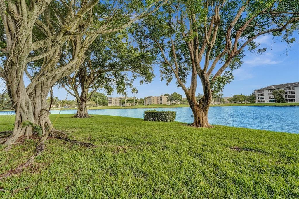 9440 Poinciana Place 101, Davie, FL 33324 — photo 28 of 30