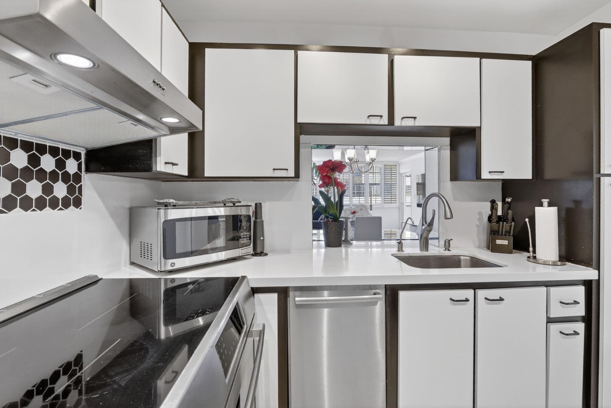 1160 N Federal Highway 517, Fort Lauderdale, FL 33304 — photo 4 of 68
