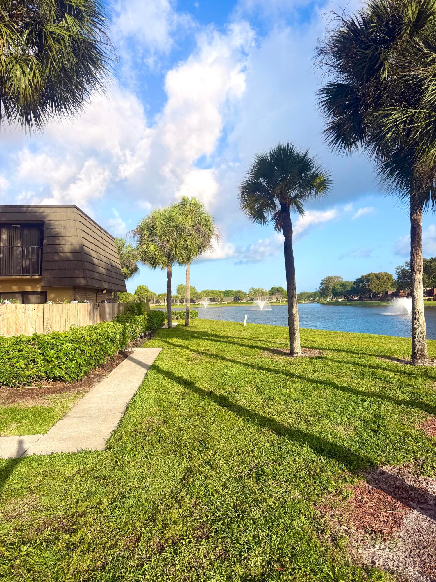 812 8th Way, West Palm Beach, FL 33407 — photo 2 of 22