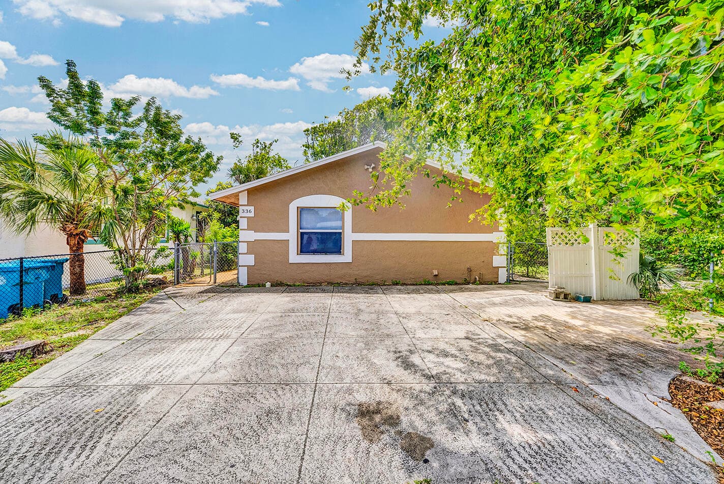 336 NE 12th Avenue, Boynton Beach, FL 33435 — photo 1 of 35