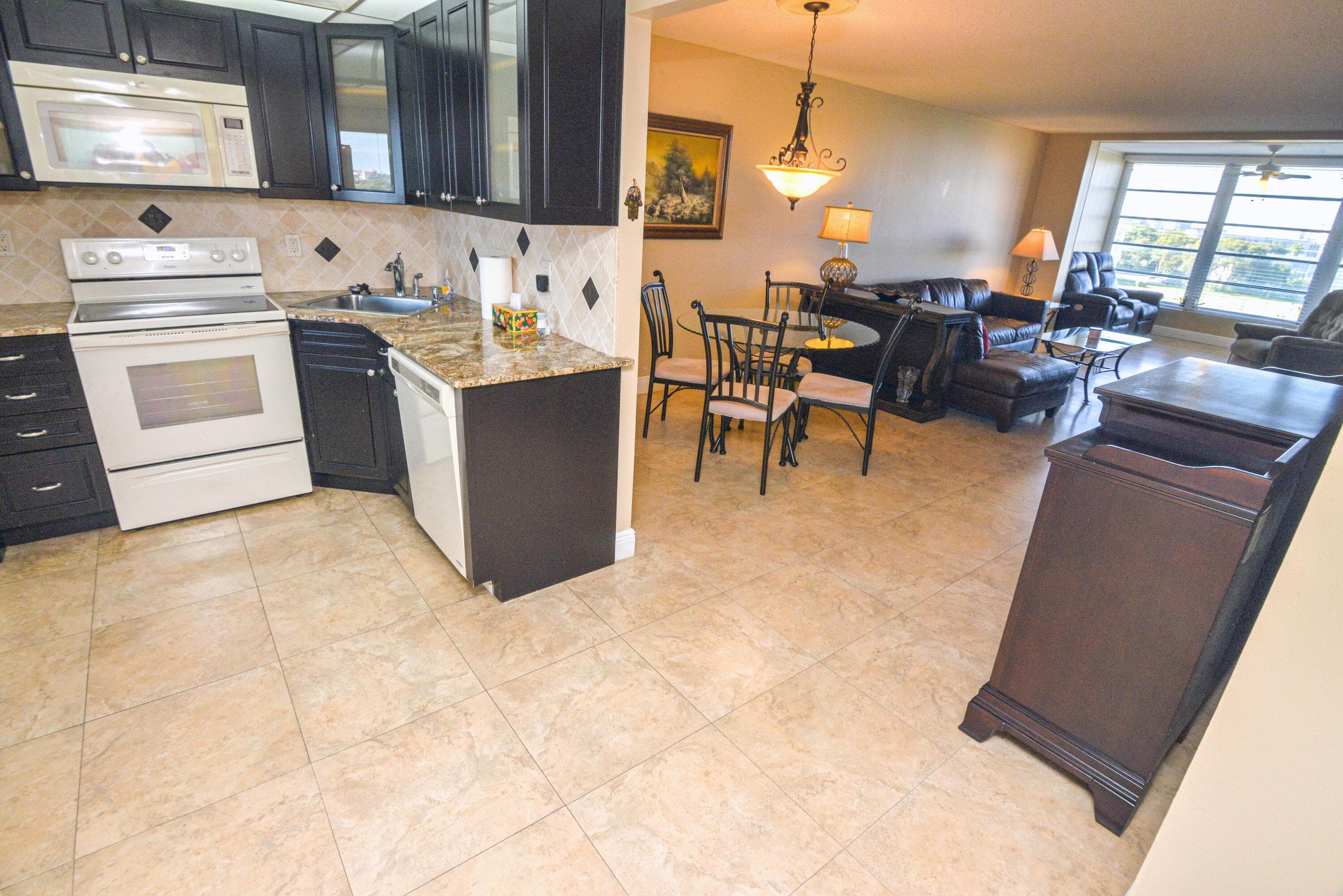 2661 S Course Drive 707, Pompano Beach, FL 33069 — photo 4 of 32