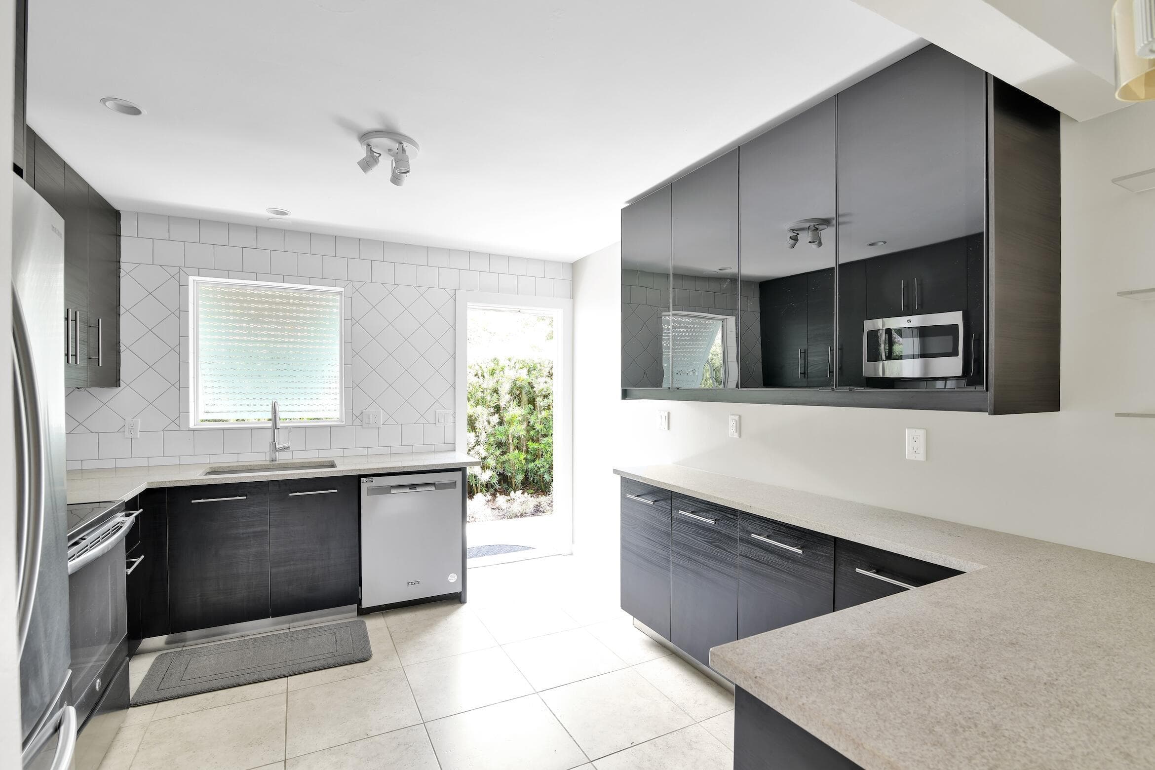 320 NE 1st Avenue, Delray Beach, FL 33444 — photo 7 of 28