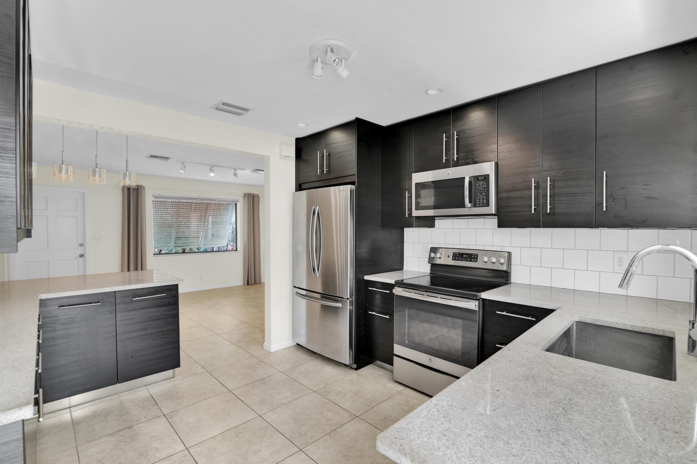 320 NE 1st Avenue, Delray Beach, FL 33444 — photo 8 of 28