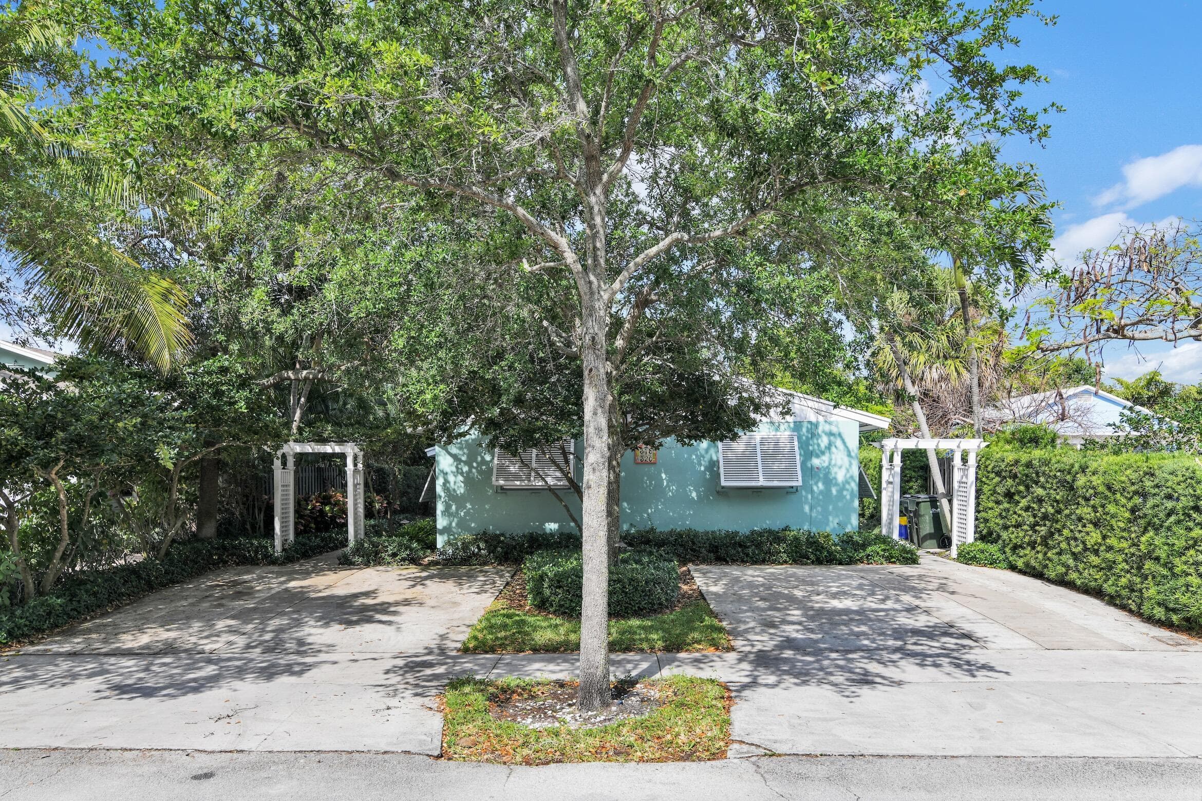 320 NE 1st Avenue, Delray Beach, FL 33444 — photo 1 of 28