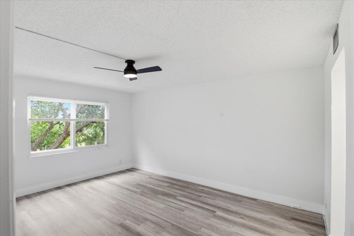 700 SW 128th Avenue 310c, Pembroke Pines, FL 33027 — photo 20 of 38