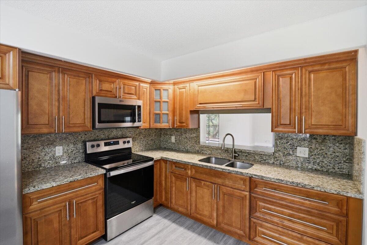 700 SW 128th Avenue 310c, Pembroke Pines, FL 33027 — photo 6 of 38
