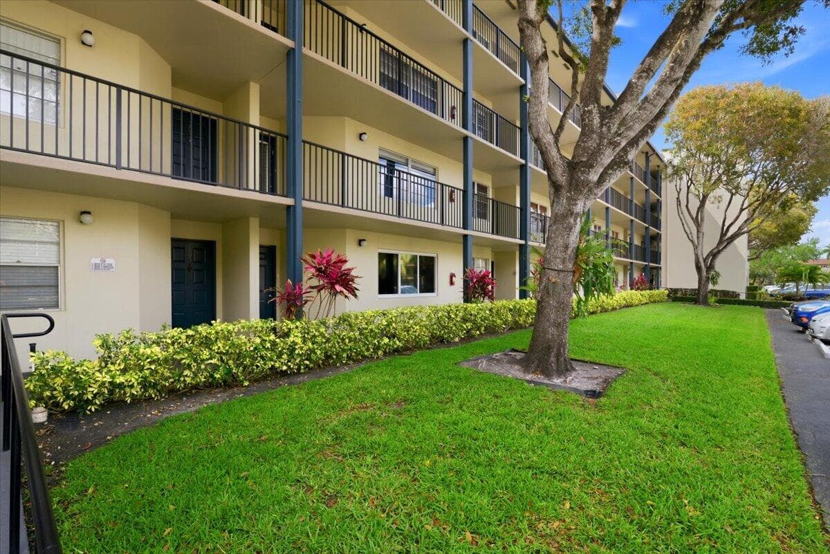 700 SW 128th Avenue 310c, Pembroke Pines, FL 33027 — photo 1 of 38