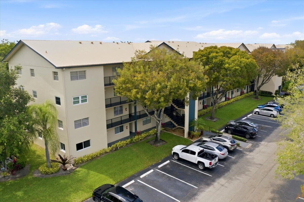 700 SW 128th Avenue 310c, Pembroke Pines, FL 33027 — photo 37 of 38