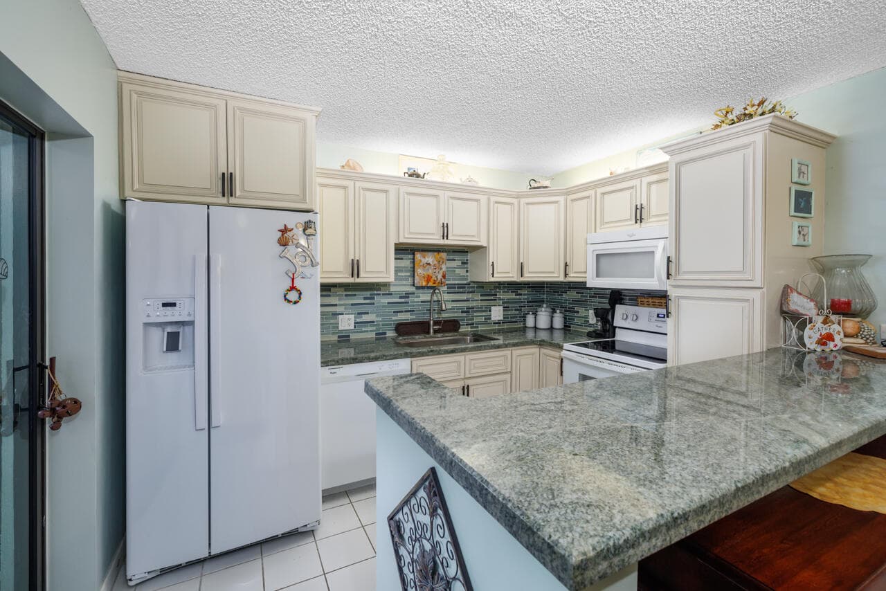 6197 SE Riverboat Drive 1008, Stuart, FL 34997 — photo 13 of 36