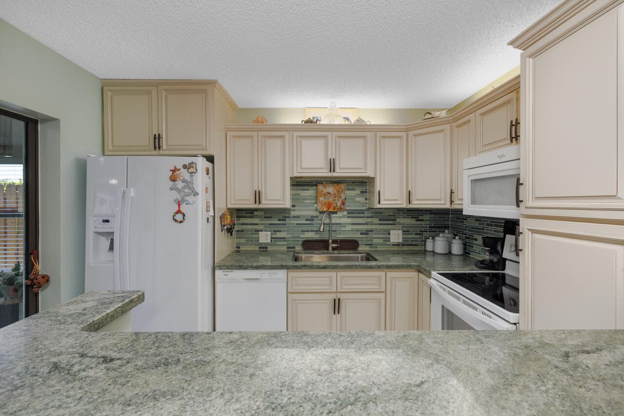 6197 SE Riverboat Drive 1008, Stuart, FL 34997 — photo 14 of 36