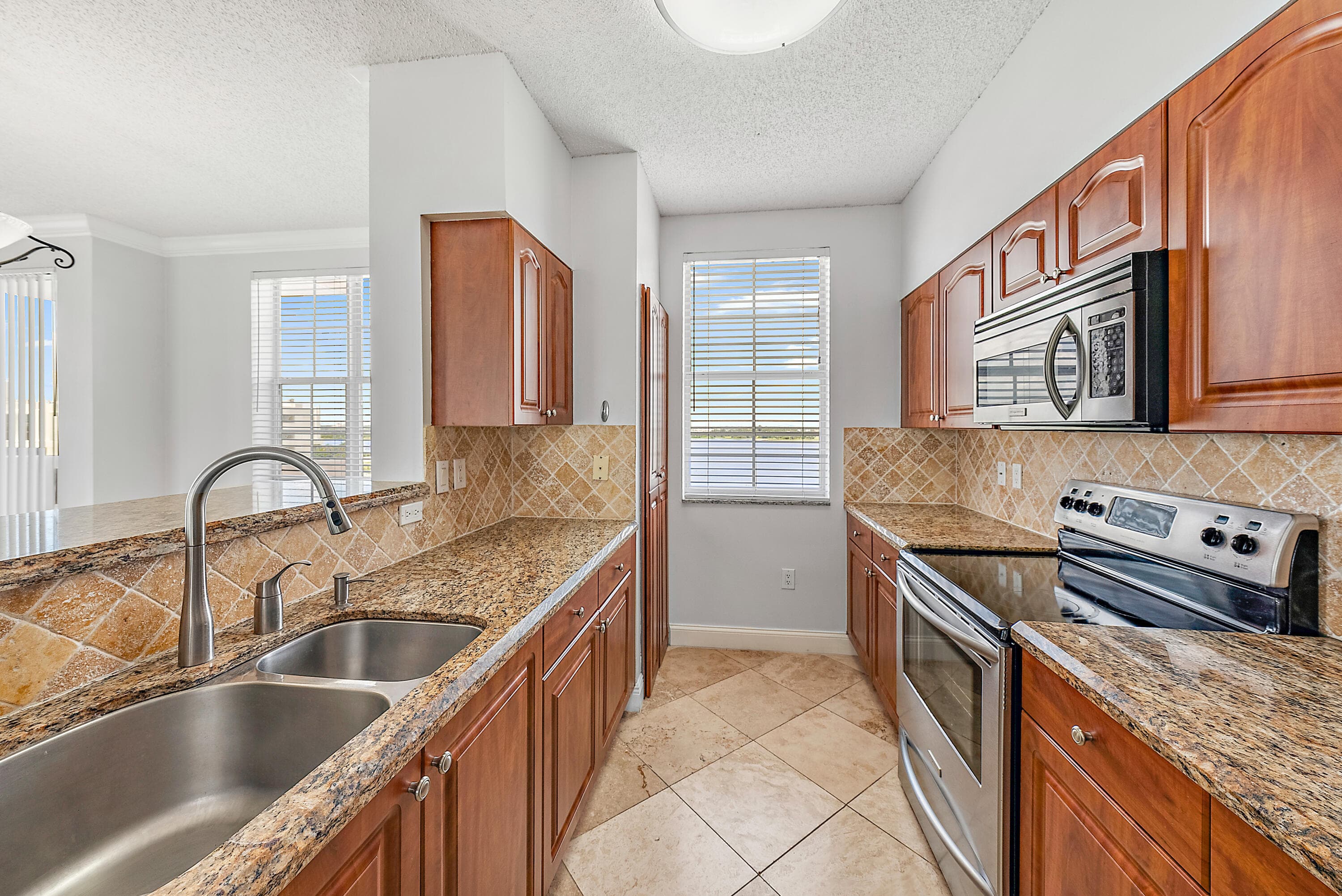 616 Clearwater Park Road 913, West Palm Beach, FL 33401 — photo 11 of 27