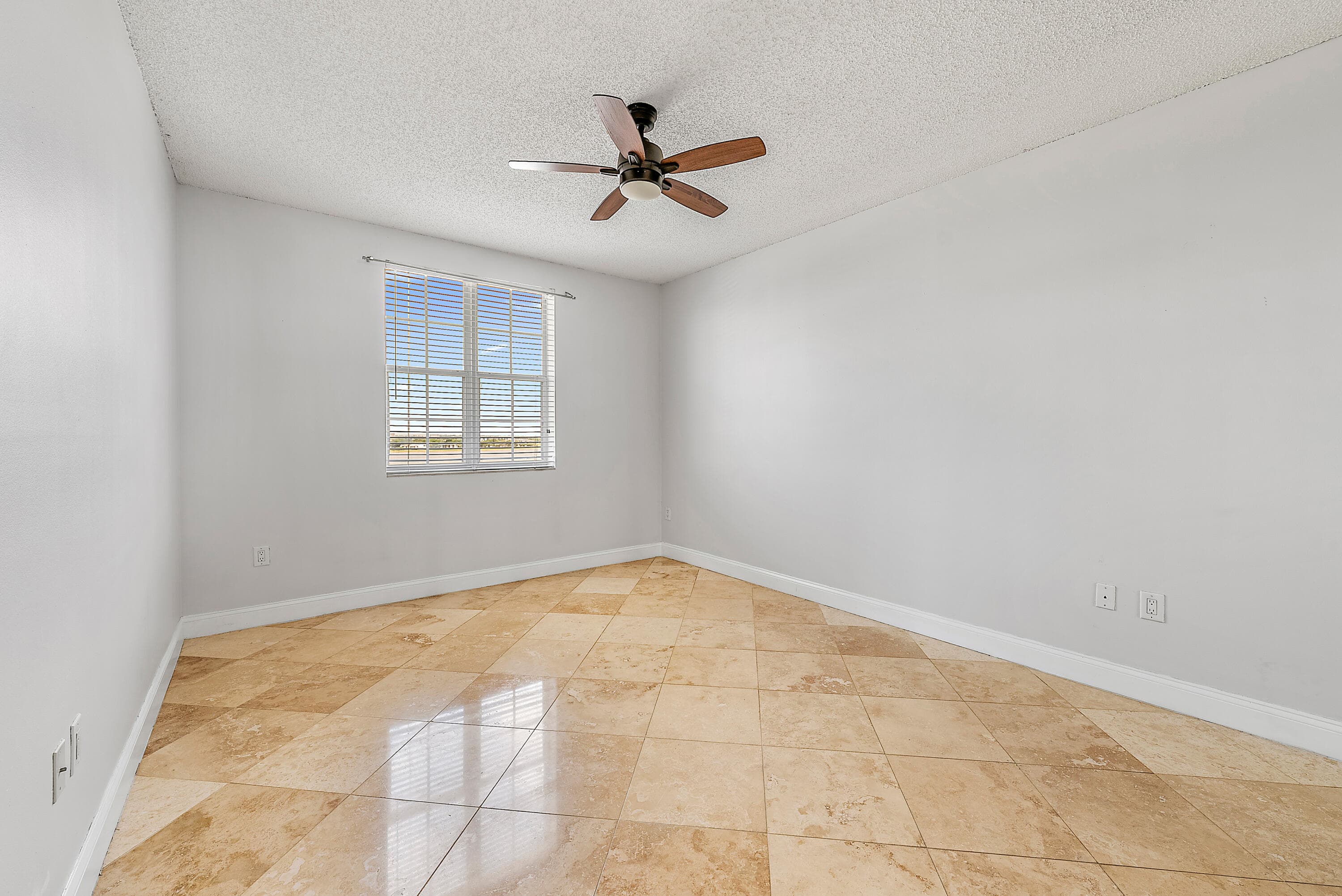616 Clearwater Park Road 913, West Palm Beach, FL 33401 — photo 13 of 27