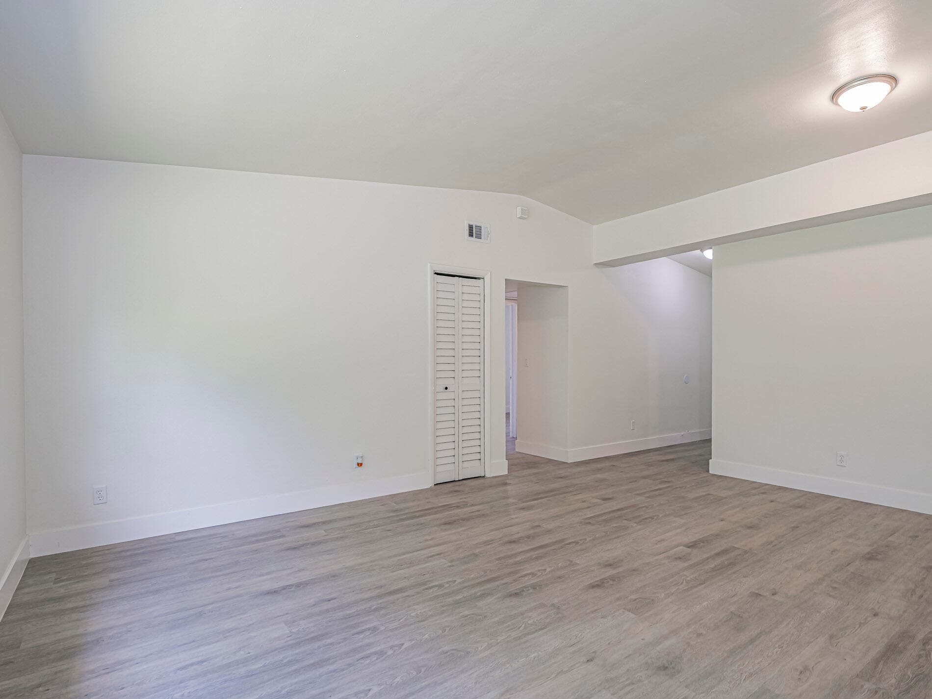 734 5th Place SW, Vero Beach, FL 32962 — photo 4 of 21
