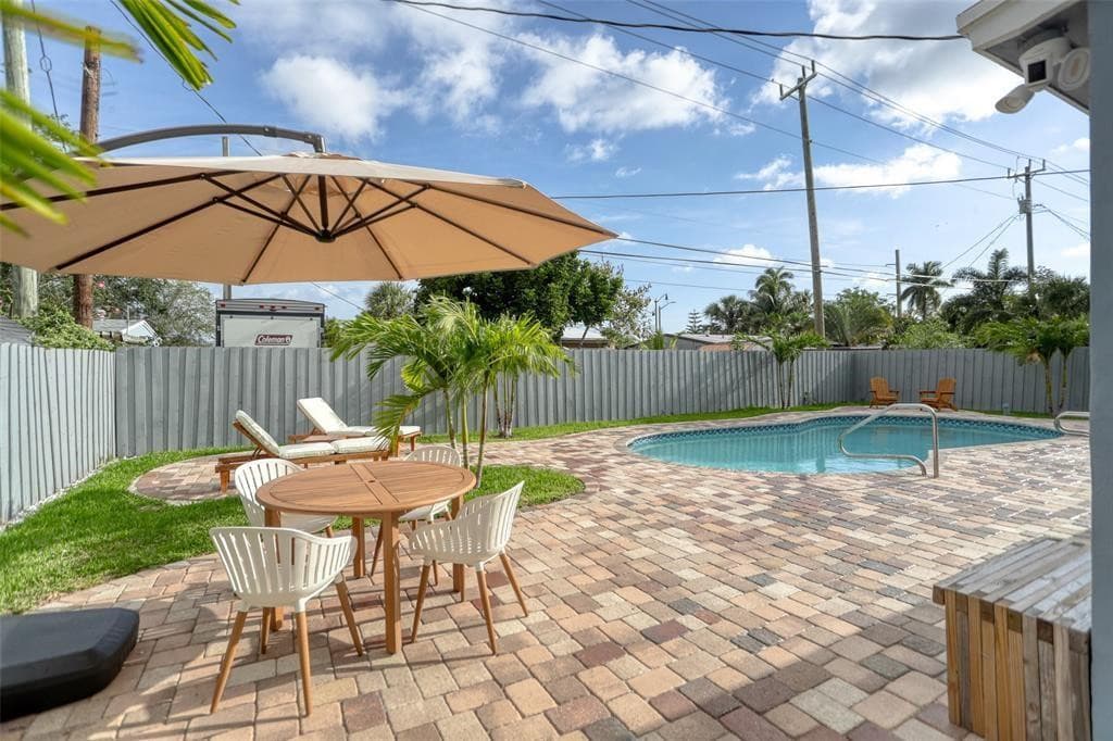 1437 NE 25th Street, Pompano Beach, FL 33064 — photo 1 of 9