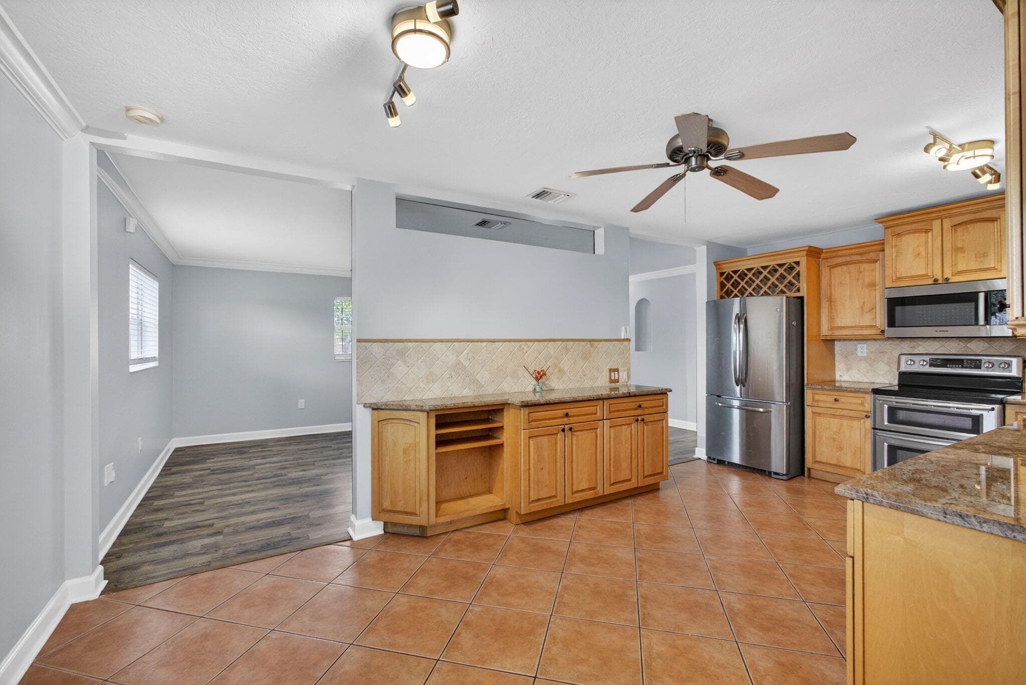 9342 Bloomfield Drive, Palm Beach Gardens, FL 33410 — photo 8 of 37