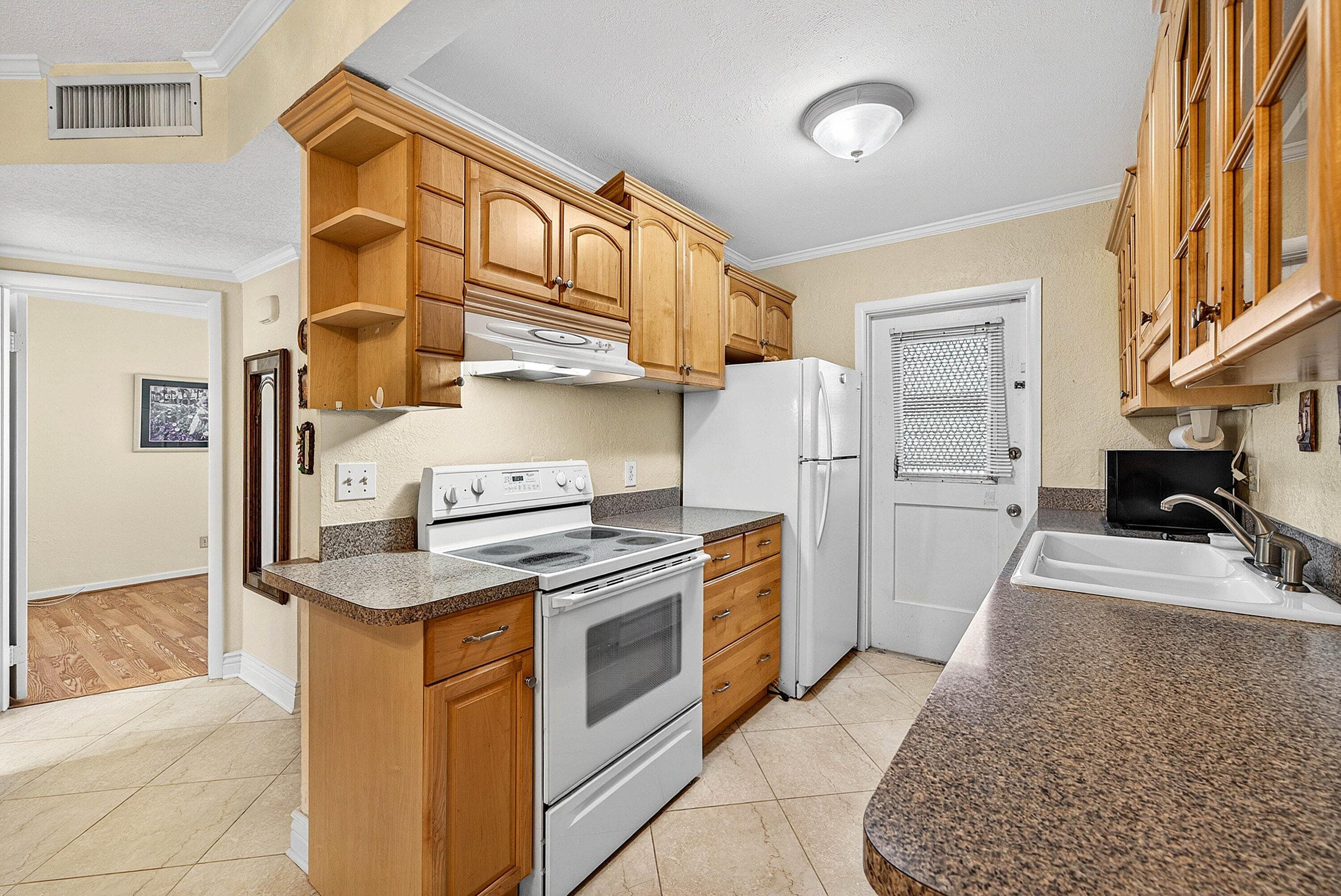 300 NE 20th Street 308, Boca Raton, FL 33431 — photo 9 of 40