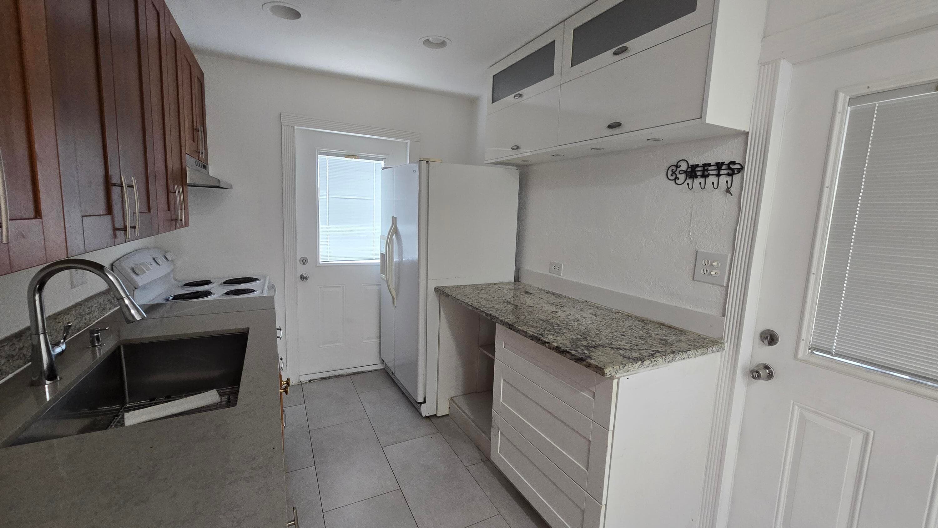 1512 NE 28th Street, Pompano Beach, FL 33064 — photo 2 of 12