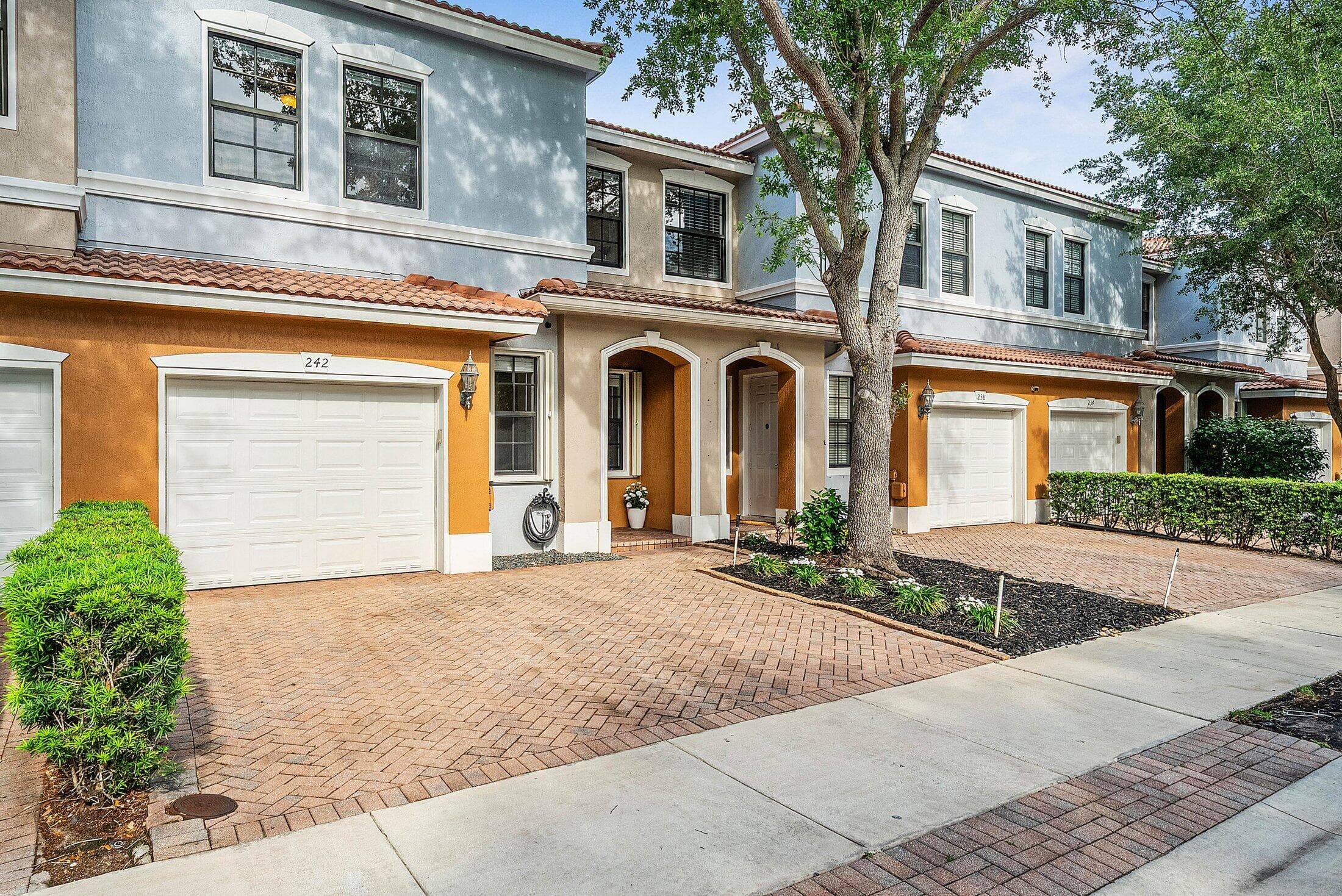 242 E Chrystie Circle, Delray Beach, FL 33484 — photo 3 of 45