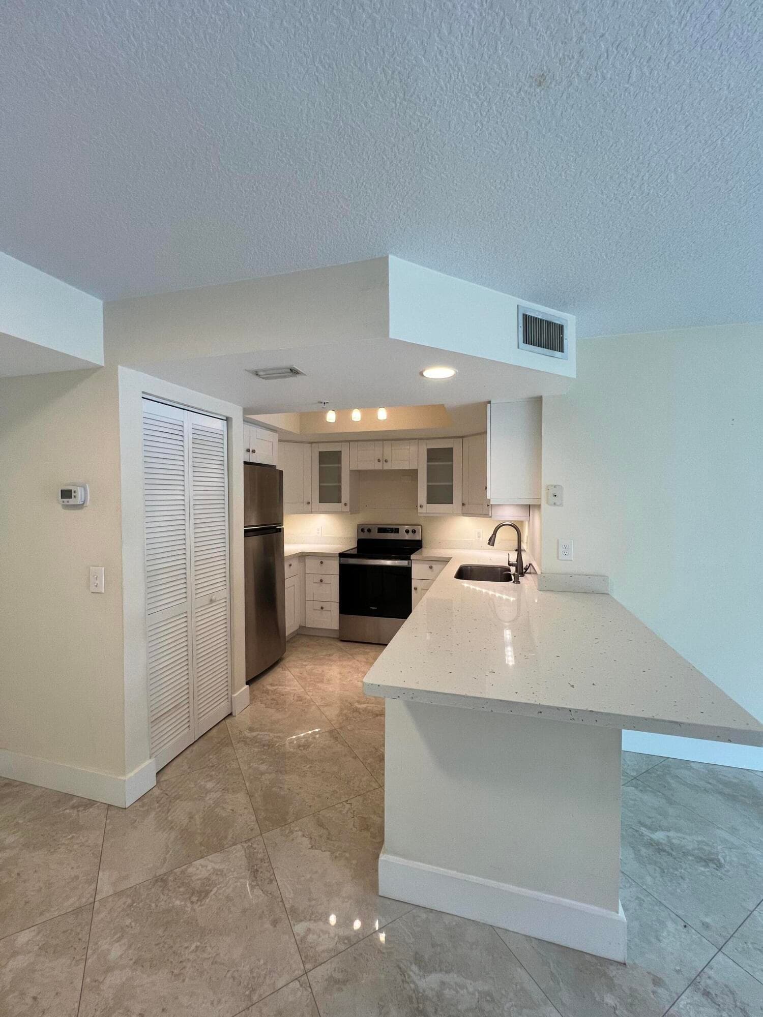 4187 N Haverhill Road 506, West Palm Beach, FL 33417 — photo 1 of 10