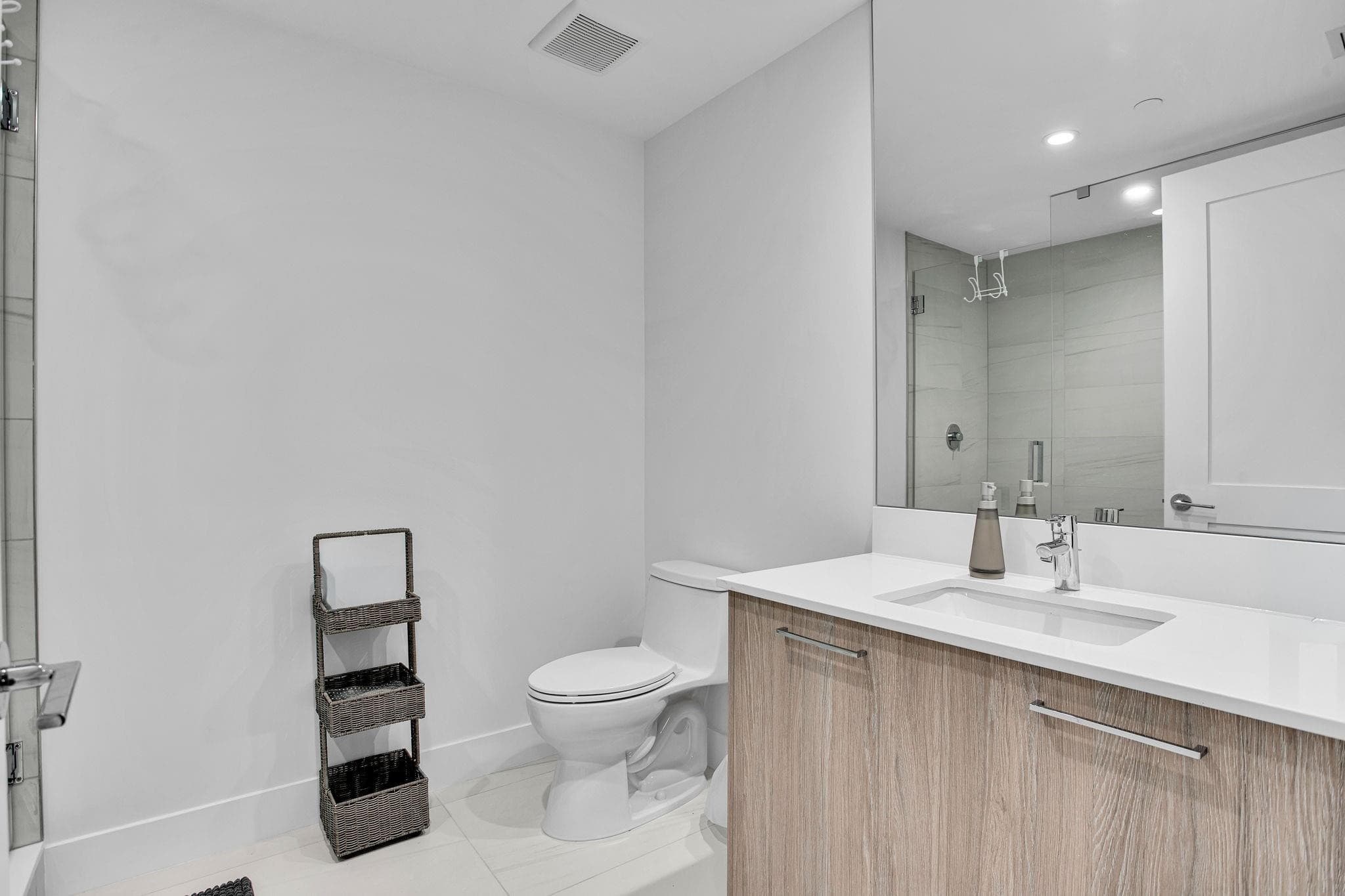 153 N Seabreeze Boulevard 1601, Fort Lauderdale, FL 33304 — photo 10 of 58