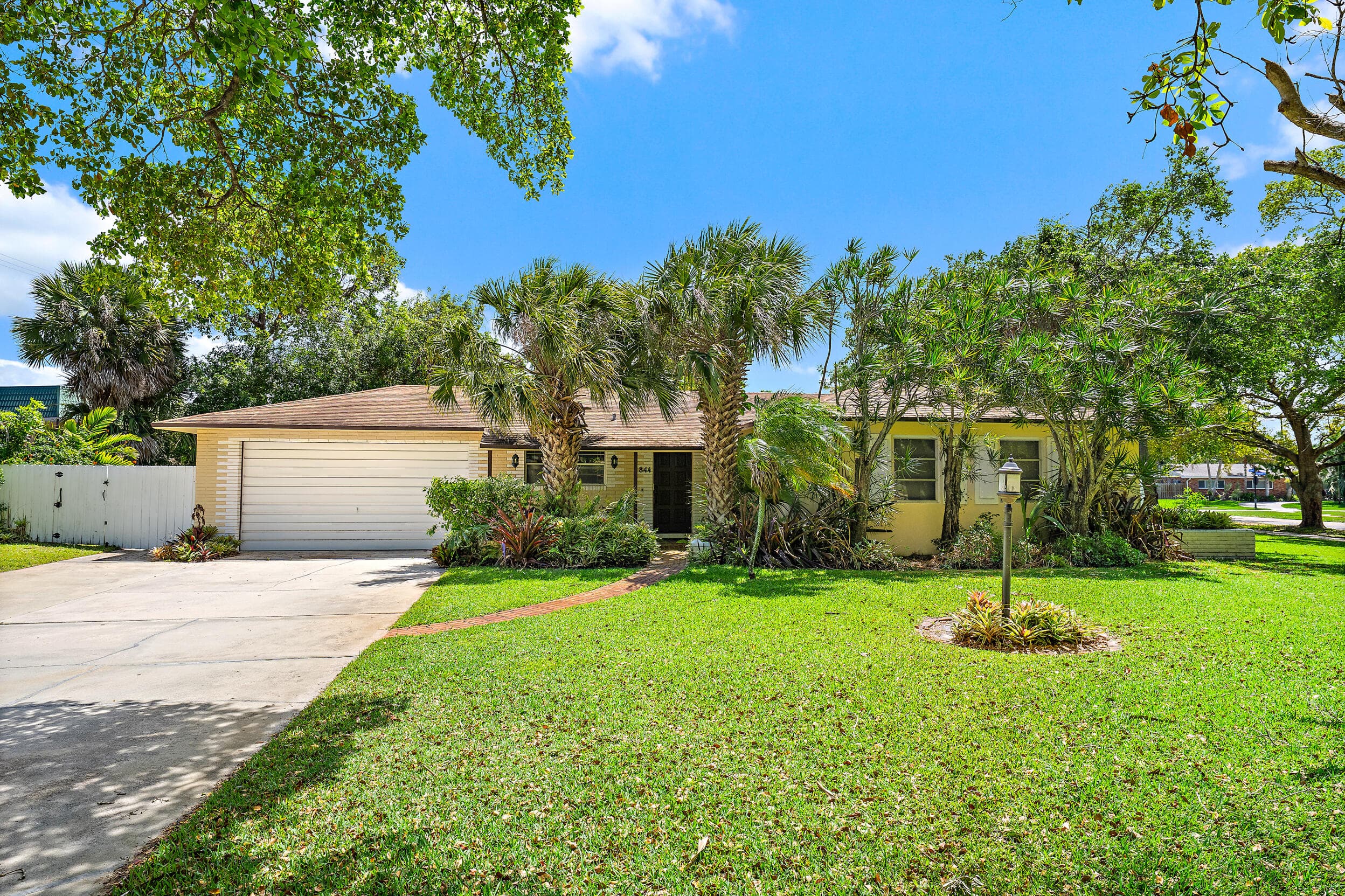 844 Anchorage Drive, North Palm Beach, FL 33408 — photo 4 of 12