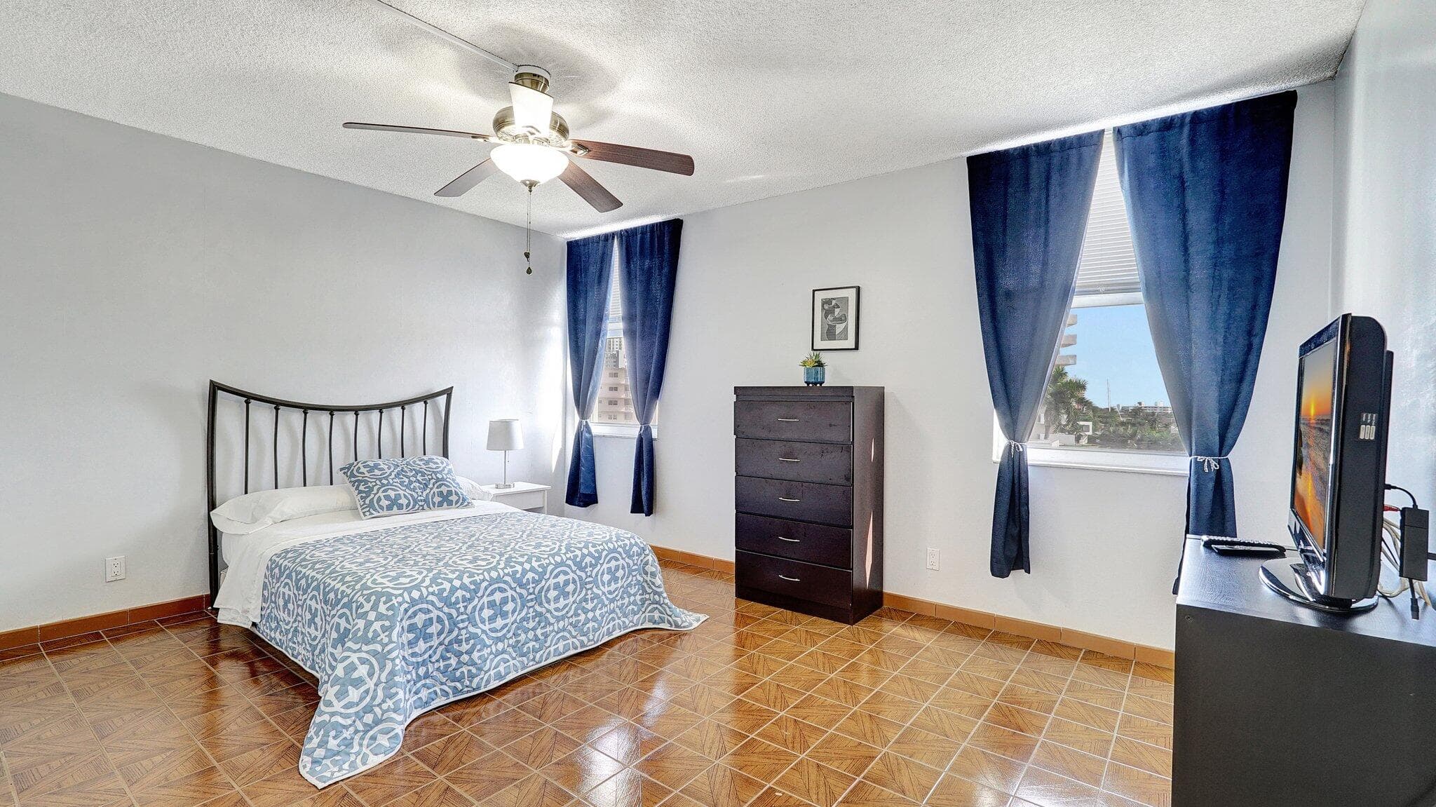 427 Golden Isles Drive 5j, Hallandale Beach, FL 33009 — photo 22 of 43