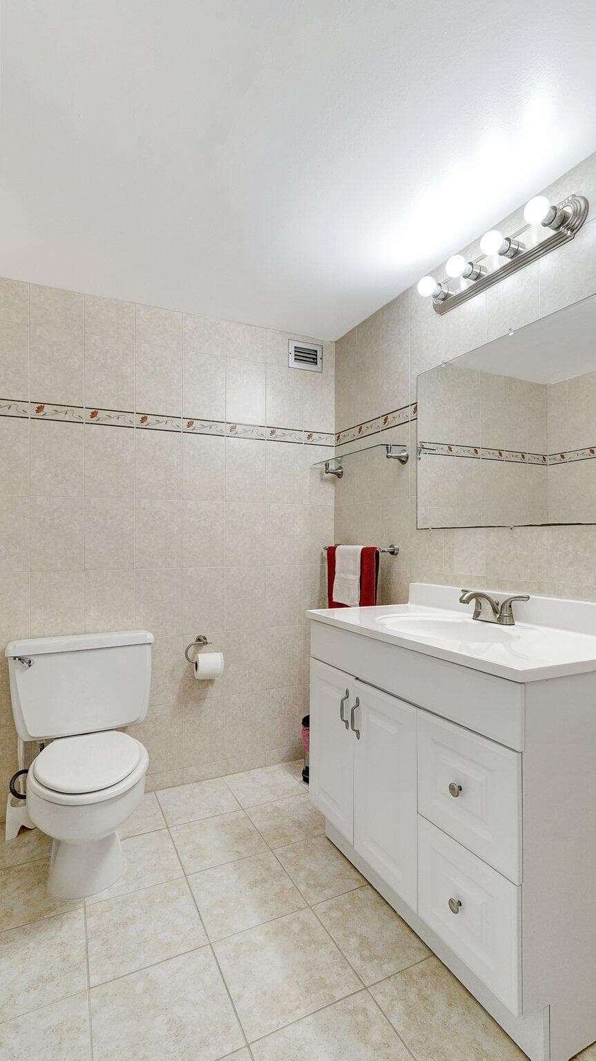 427 Golden Isles Drive 5j, Hallandale Beach, FL 33009 — photo 25 of 43