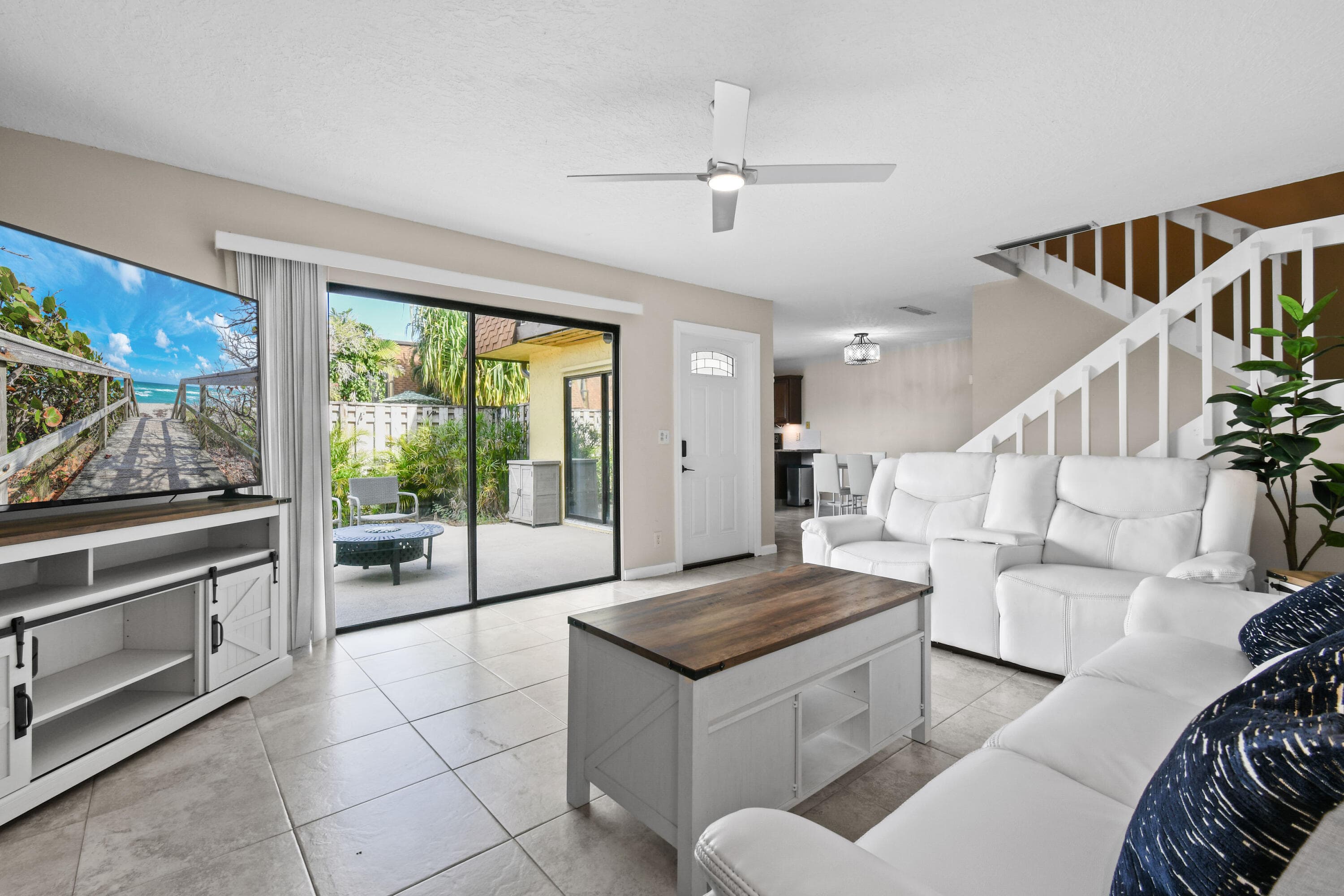110 N Delaware Boulevard 9b, Jupiter, FL 33458 — photo 4 of 40
