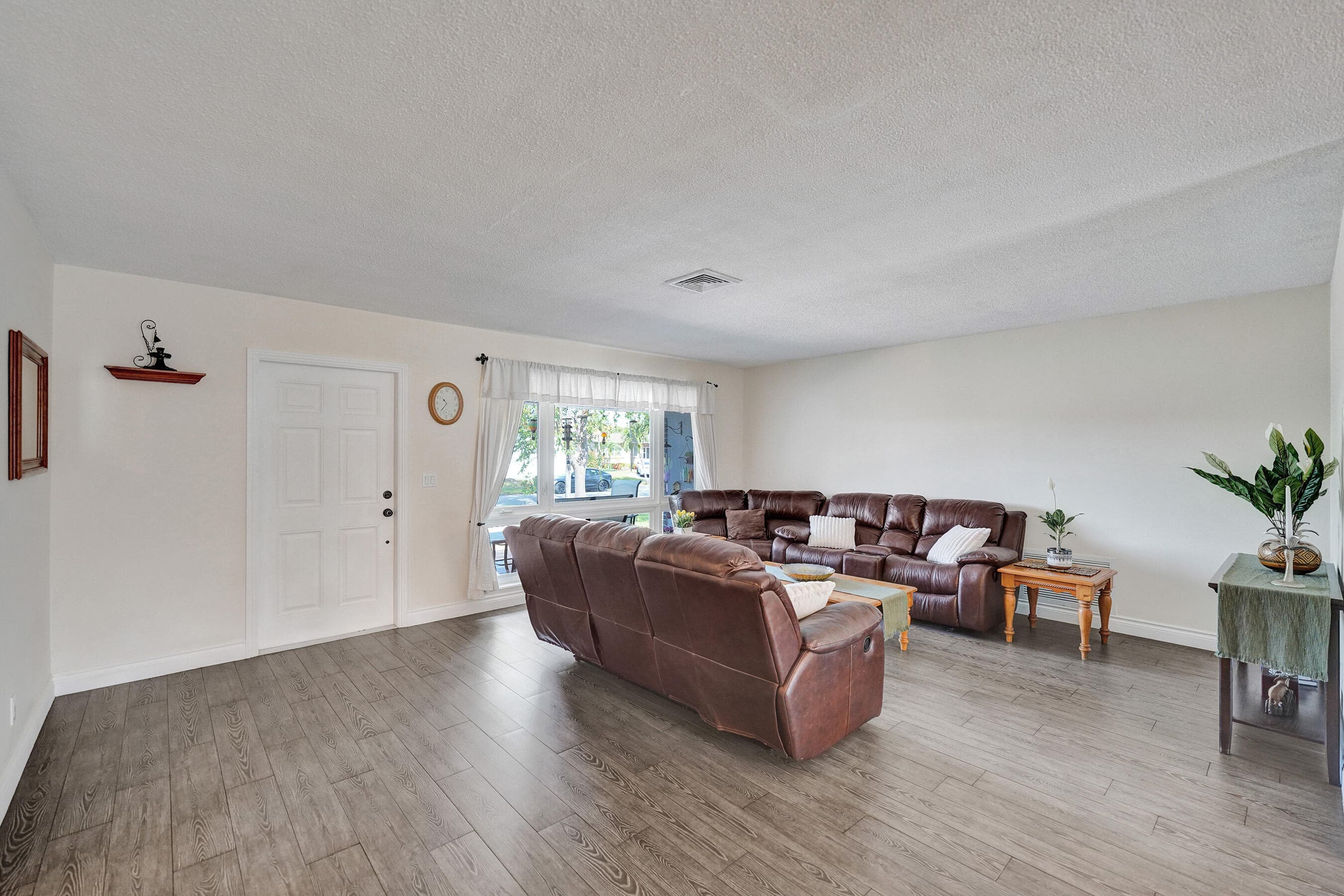 1921 N 49th Avenue, Hollywood, FL 33021 — photo 14 of 97