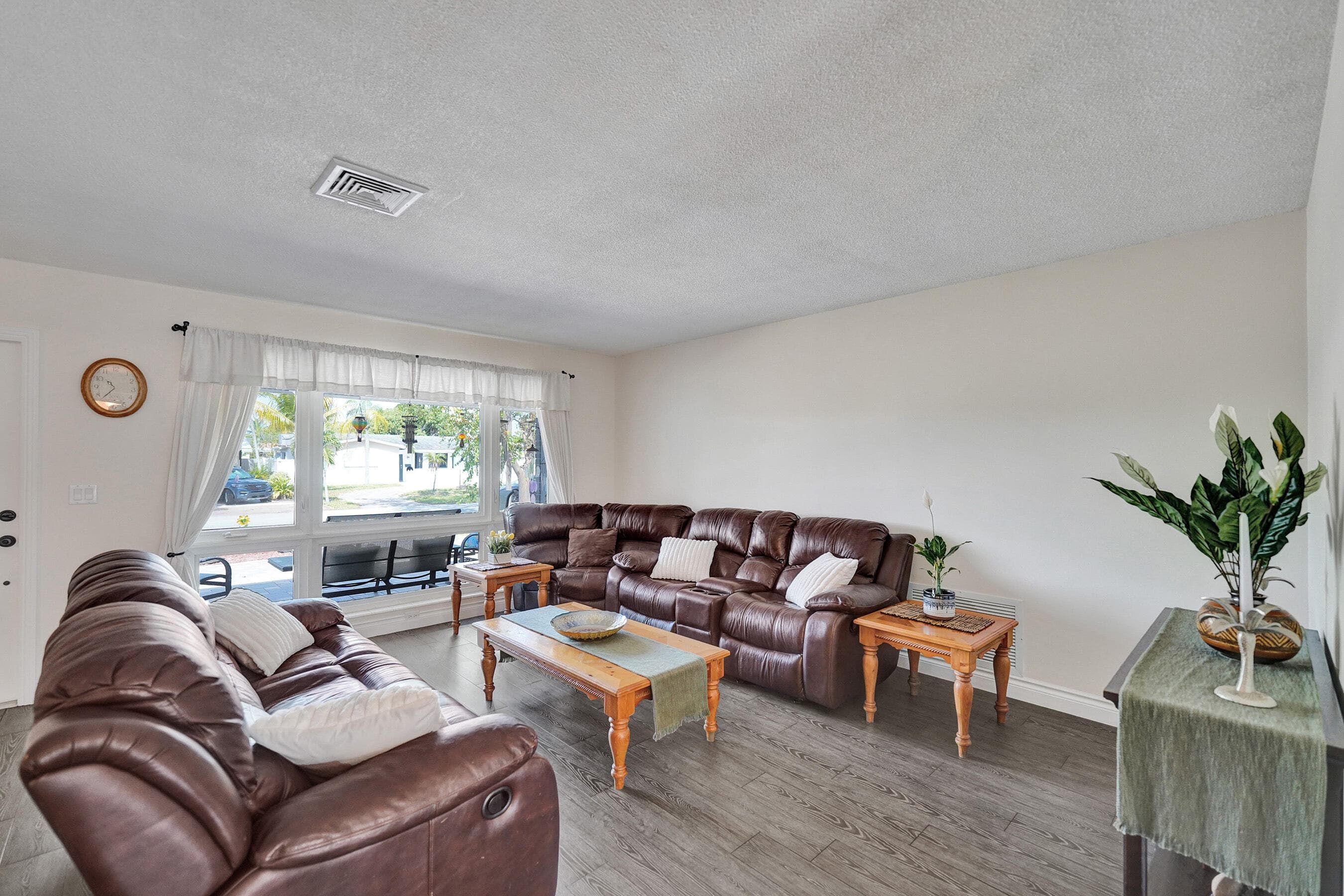 1921 N 49th Avenue, Hollywood, FL 33021 — photo 15 of 97