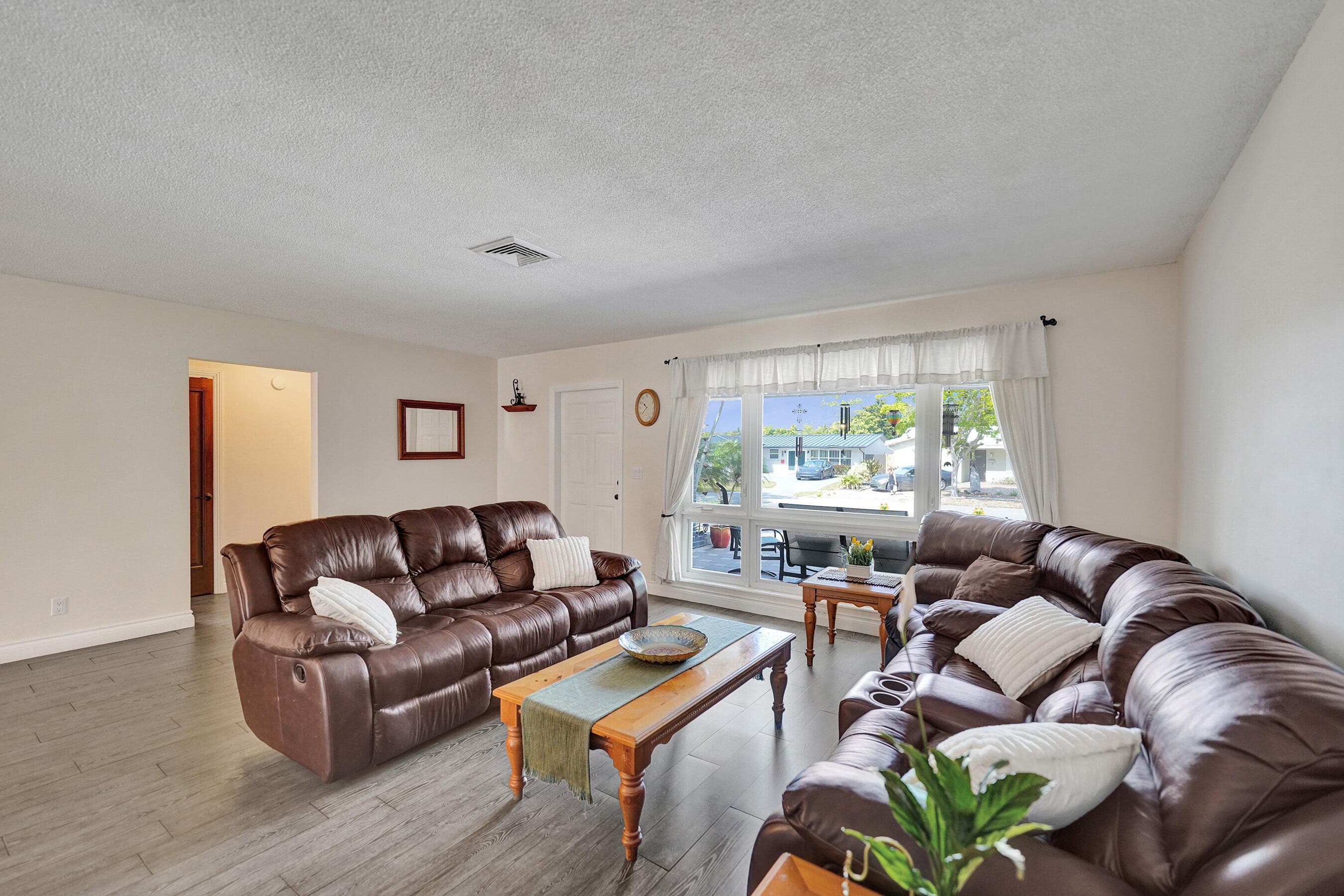 1921 N 49th Avenue, Hollywood, FL 33021 — photo 17 of 97