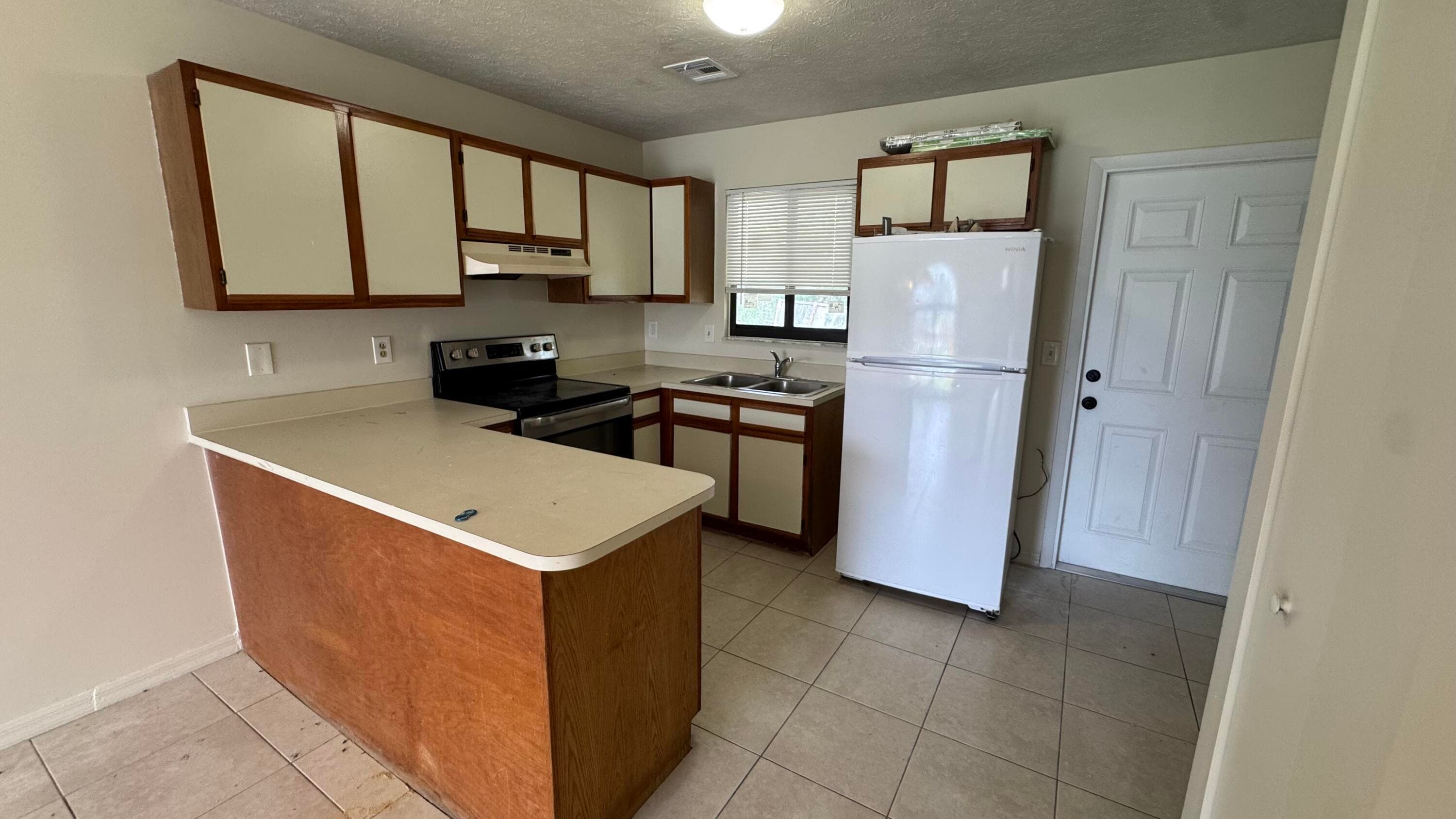 5045 SE Primrose Way, Stuart, FL 34997 — photo 3 of 6