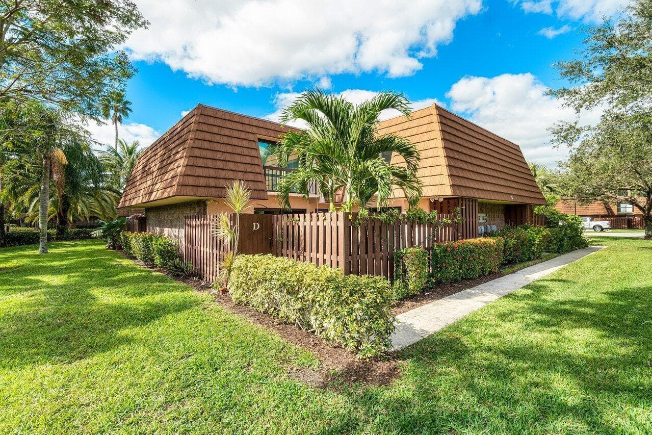 825 Center Street 3d, Jupiter, FL 33458 — photo 1 of 28