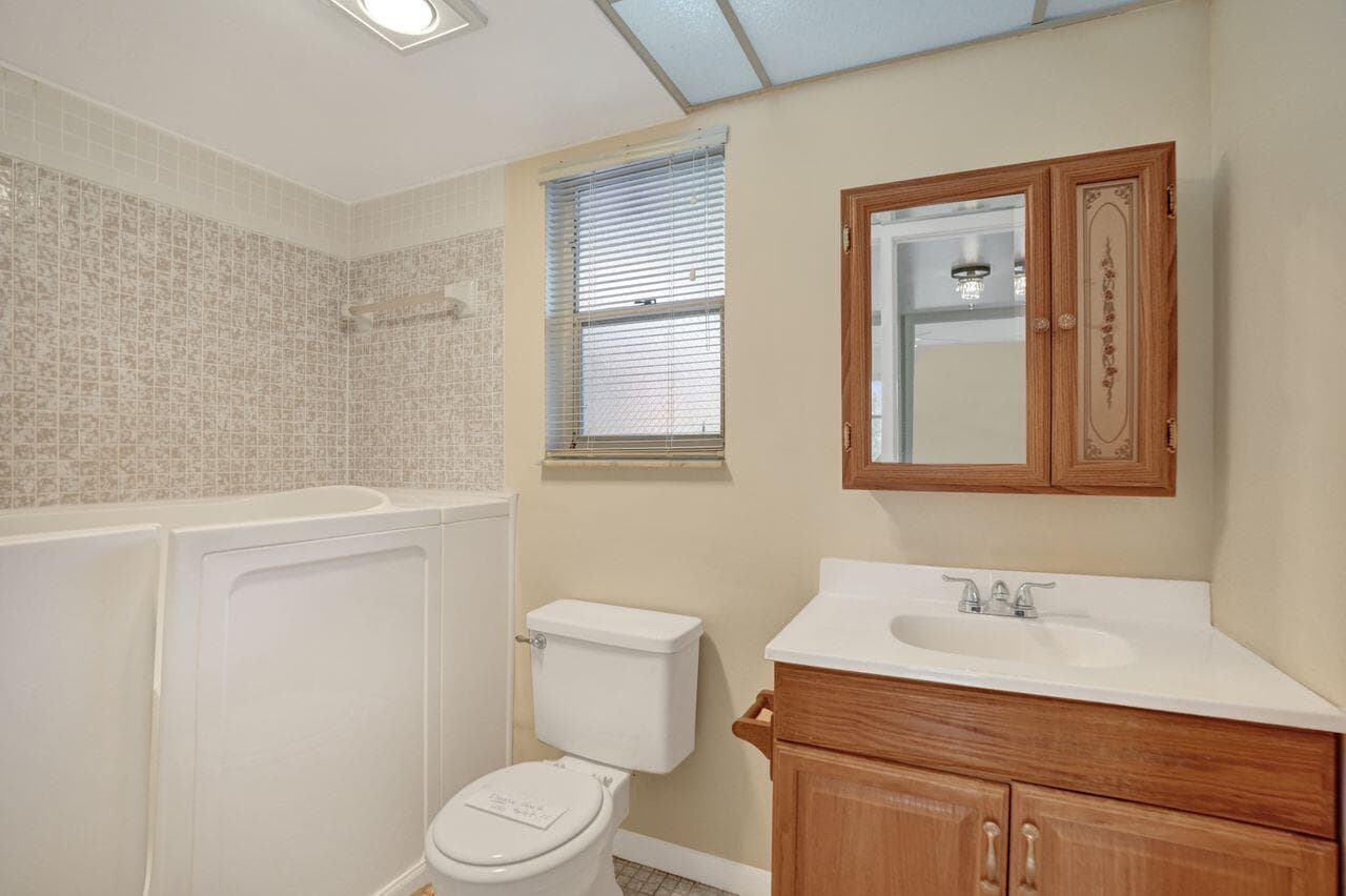 9460 Sunrise Lakes Boulevard 106, Sunrise, FL 33322 — photo 19 of 34