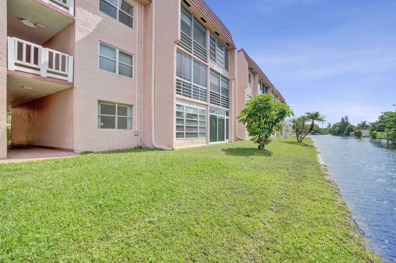 9460 Sunrise Lakes Boulevard 106, Sunrise, FL 33322 — photo 26 of 34