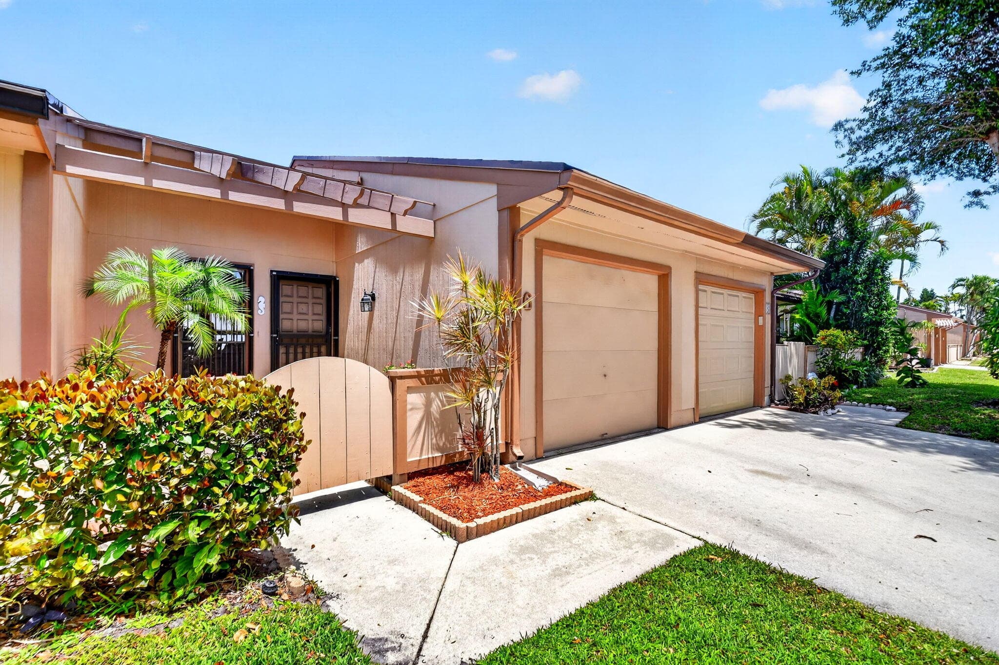 6 Farnworth Drive, Boynton Beach, FL 33426 — photo 1 of 63
