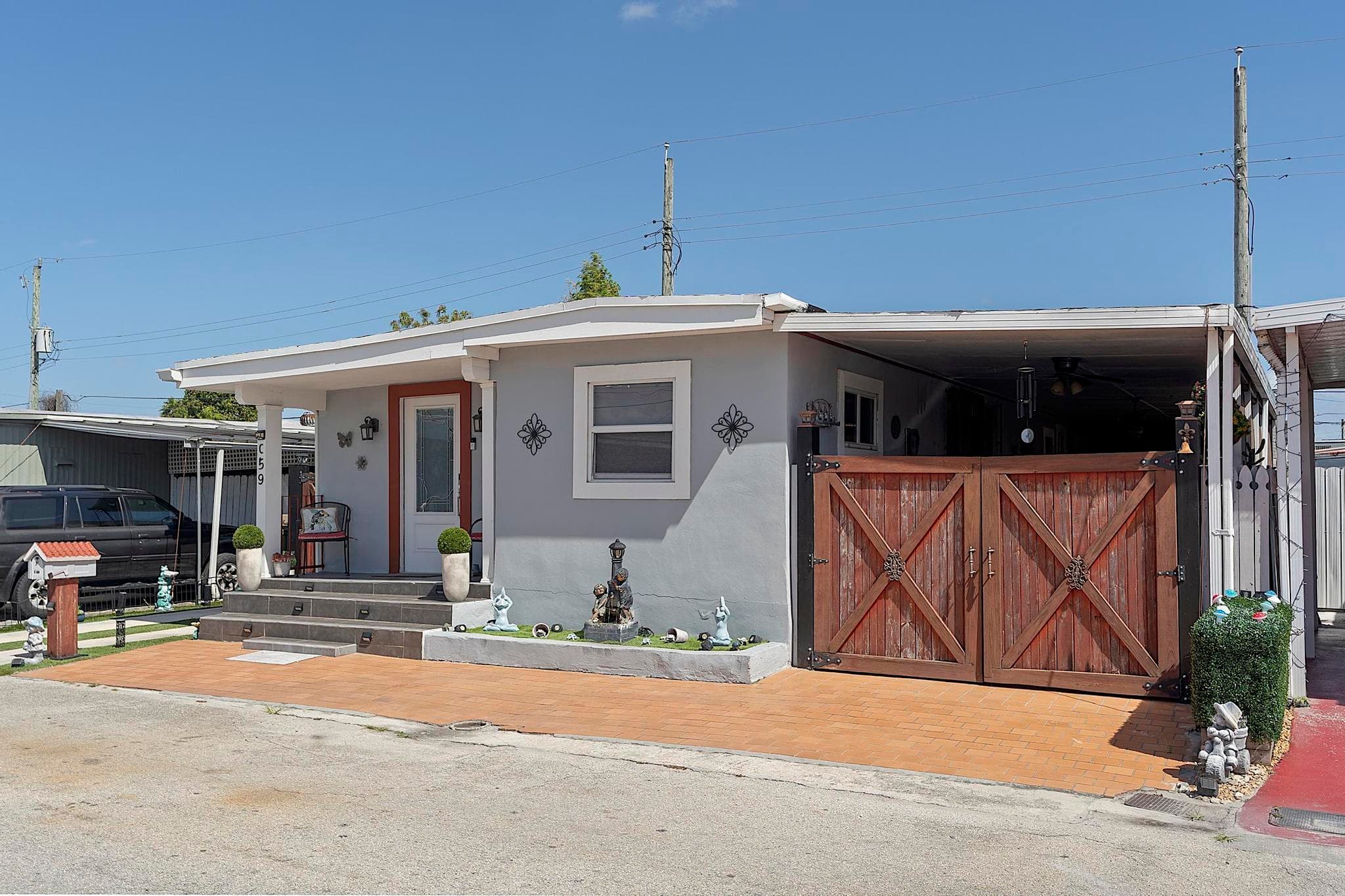 3205 W 16th Avenue, Hialeah, FL 33012 — photo 3 of 36
