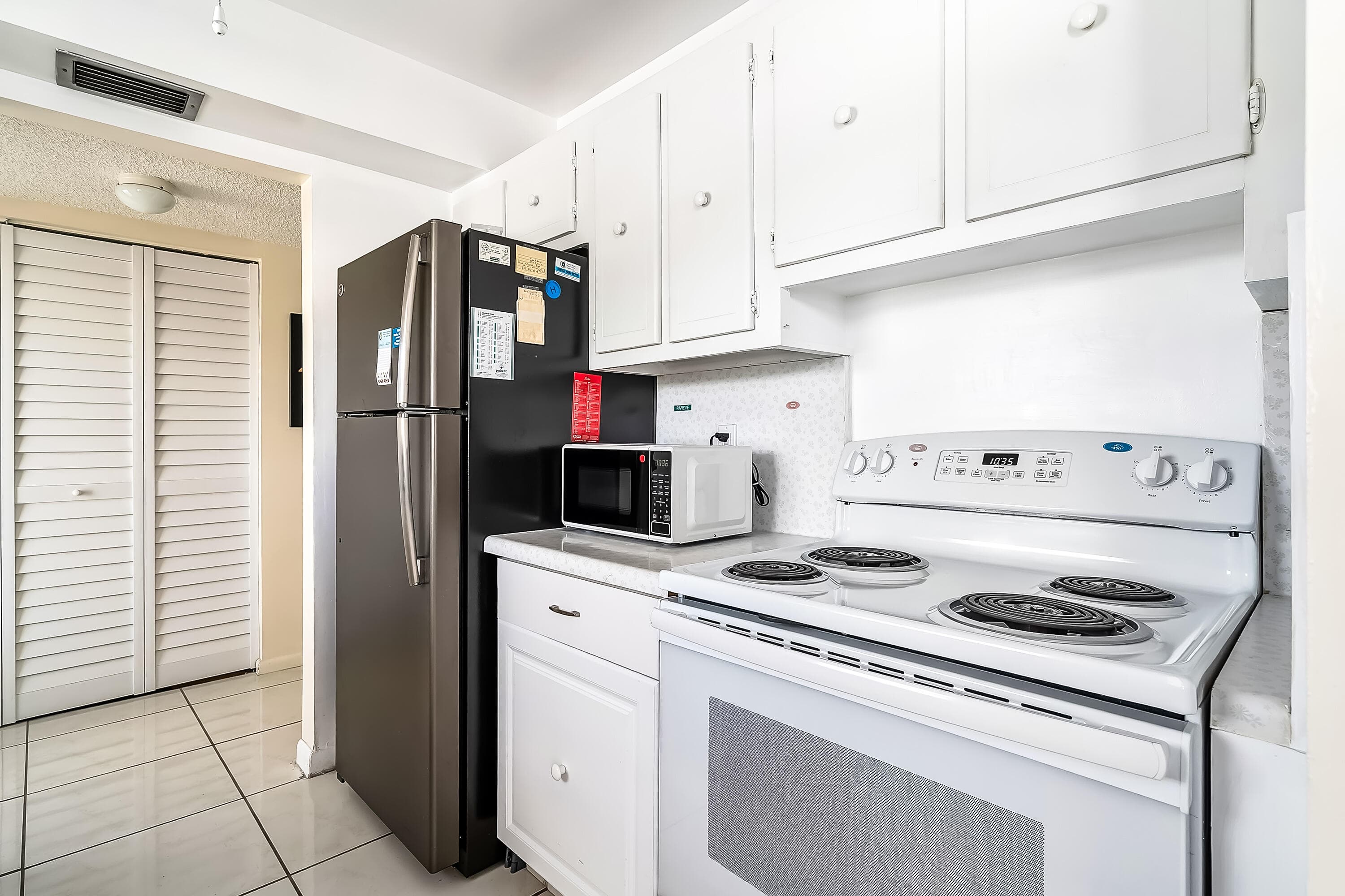 24 Golfs Edge D, West Palm Beach, FL 33417 — photo 9 of 63