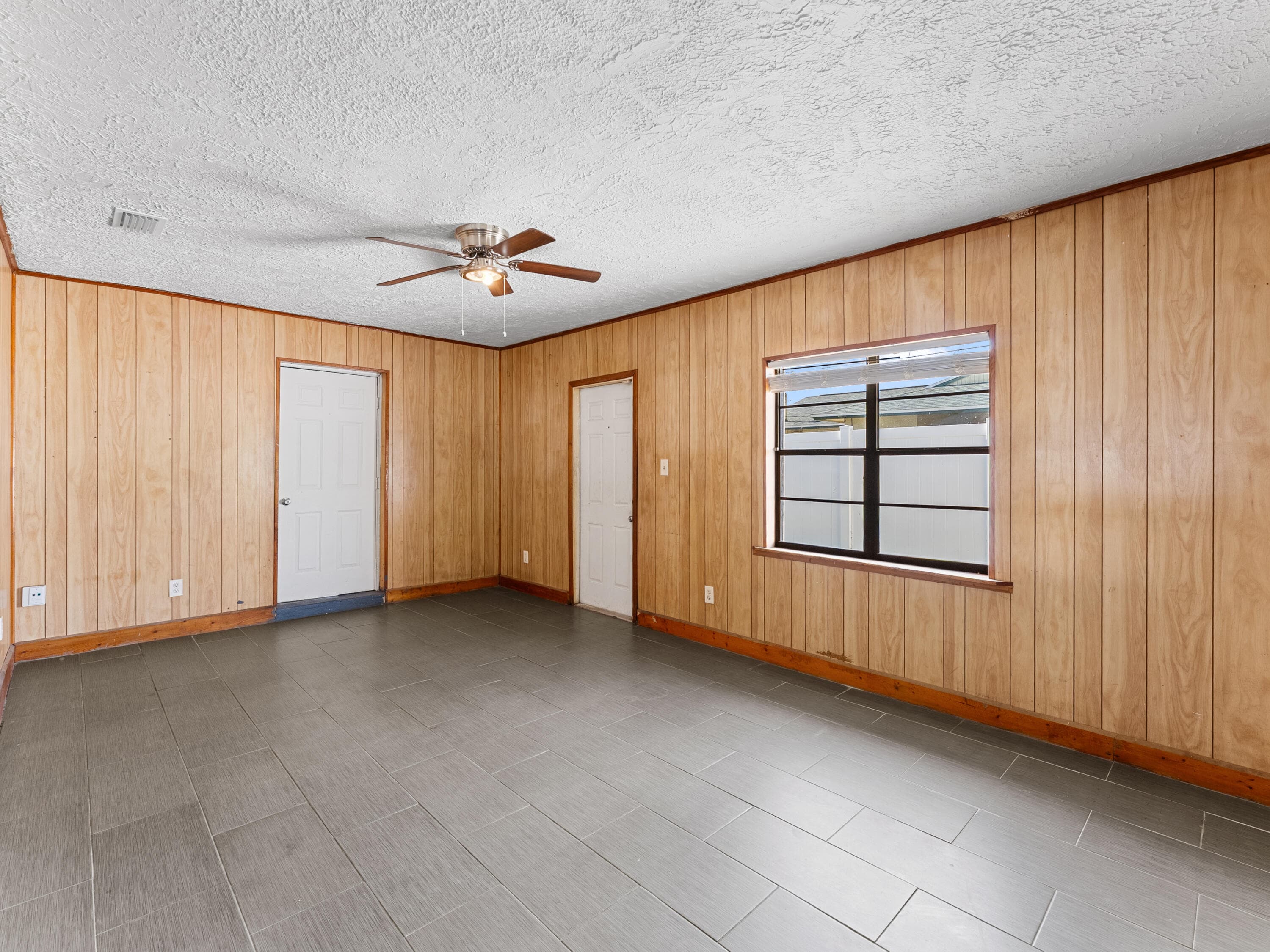 304 8th Avenue SW, Vero Beach, FL 32962 — photo 9 of 31