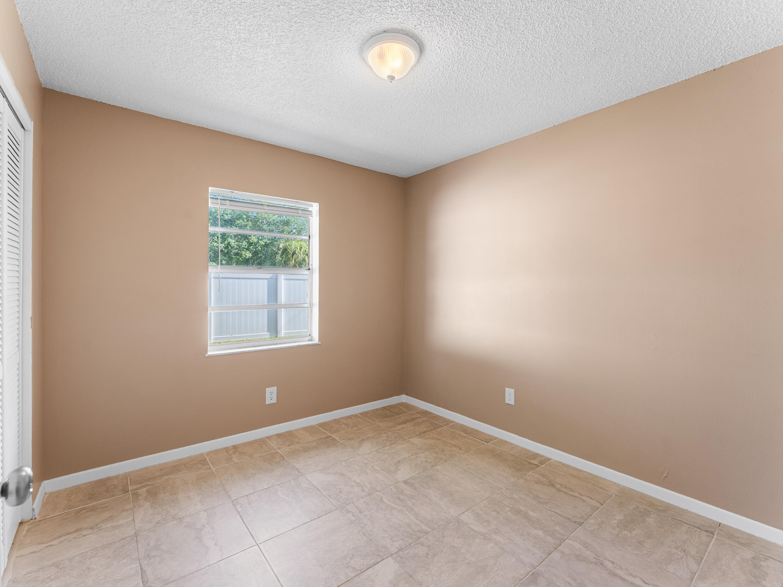 304 8th Avenue SW, Vero Beach, FL 32962 — photo 11 of 31