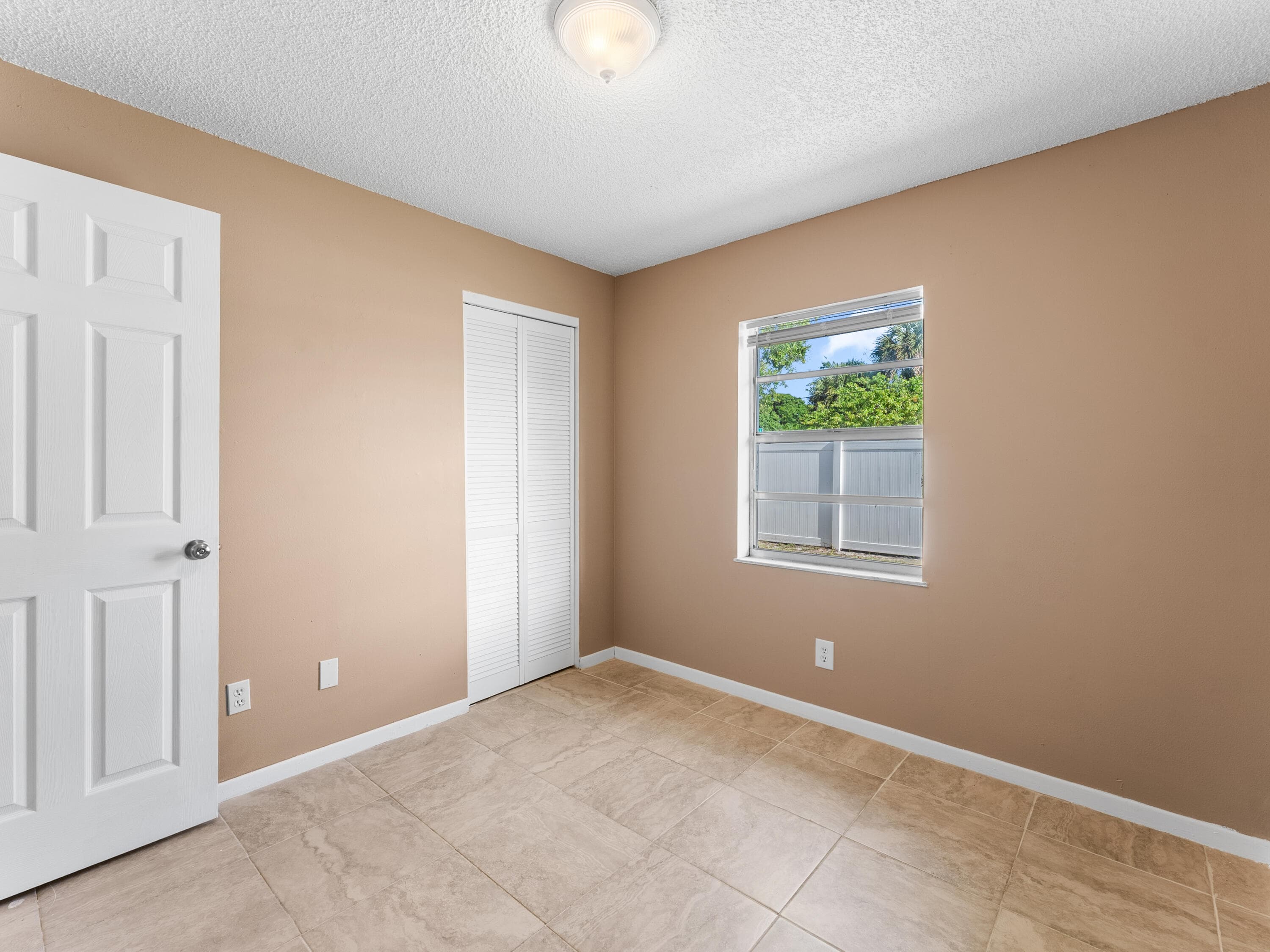 304 8th Avenue SW, Vero Beach, FL 32962 — photo 13 of 31