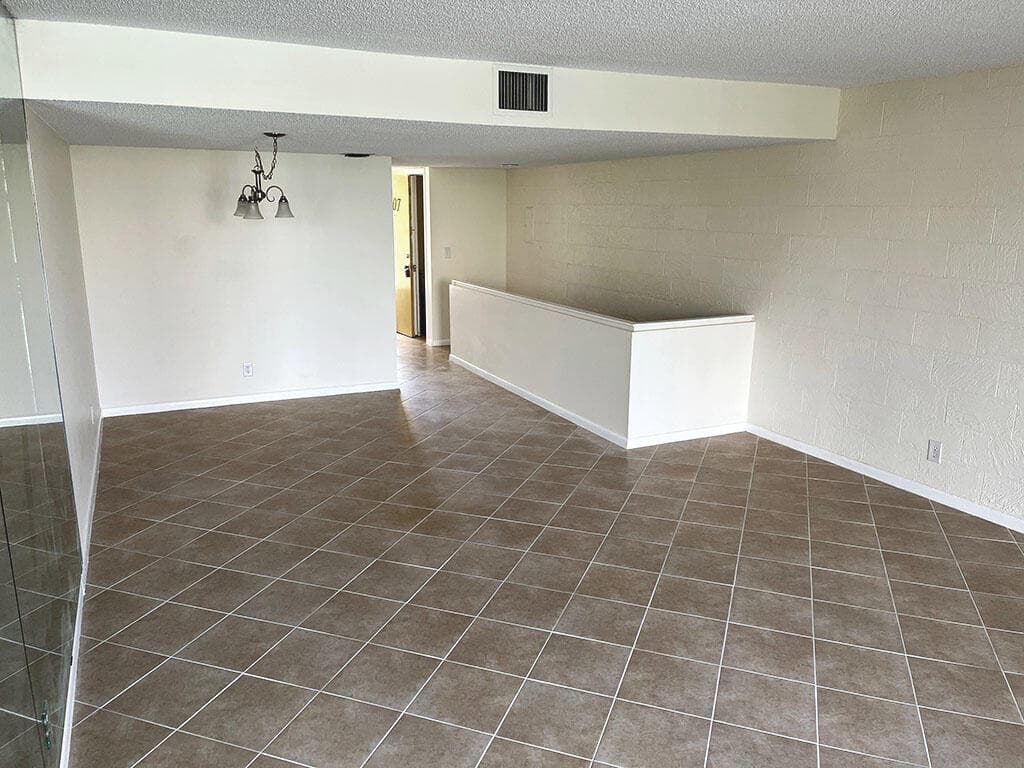 2828 Tennis Club Drive 207, West Palm Beach, FL 33417 — photo 4 of 9