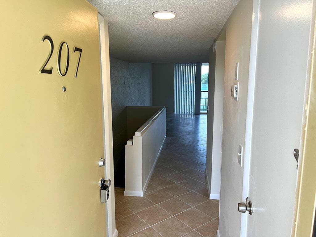 2828 Tennis Club Drive 207, West Palm Beach, FL 33417 — photo 3 of 9