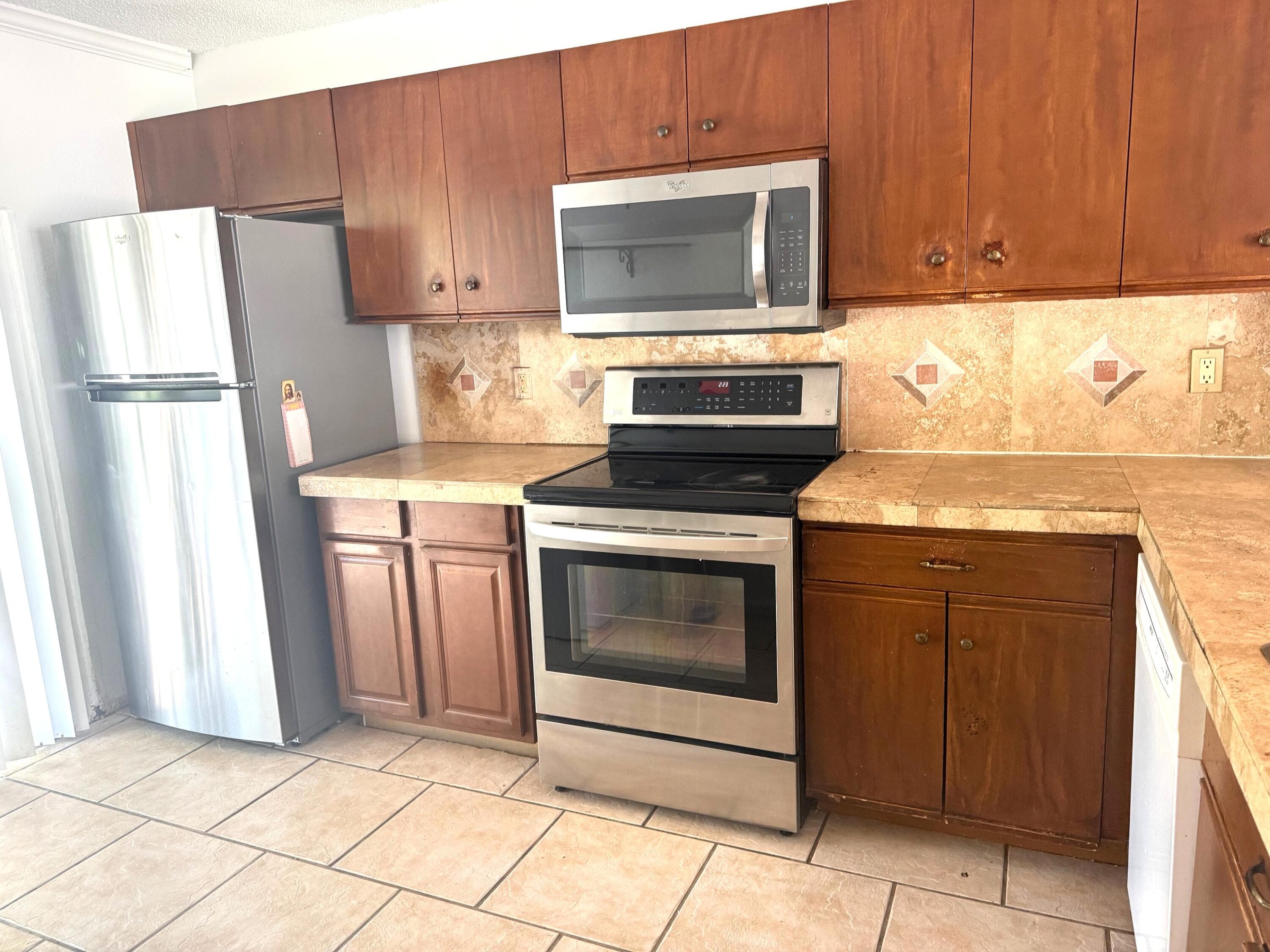 795 Crystal Lake Drive 795, Deerfield Beach, FL 33064 — photo 10 of 27