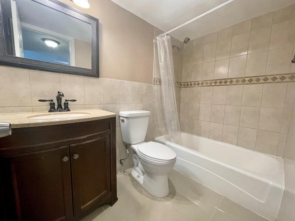 809 W Oakland Park Boulevard J12, Oakland Park, FL 33311 — photo 5 of 19