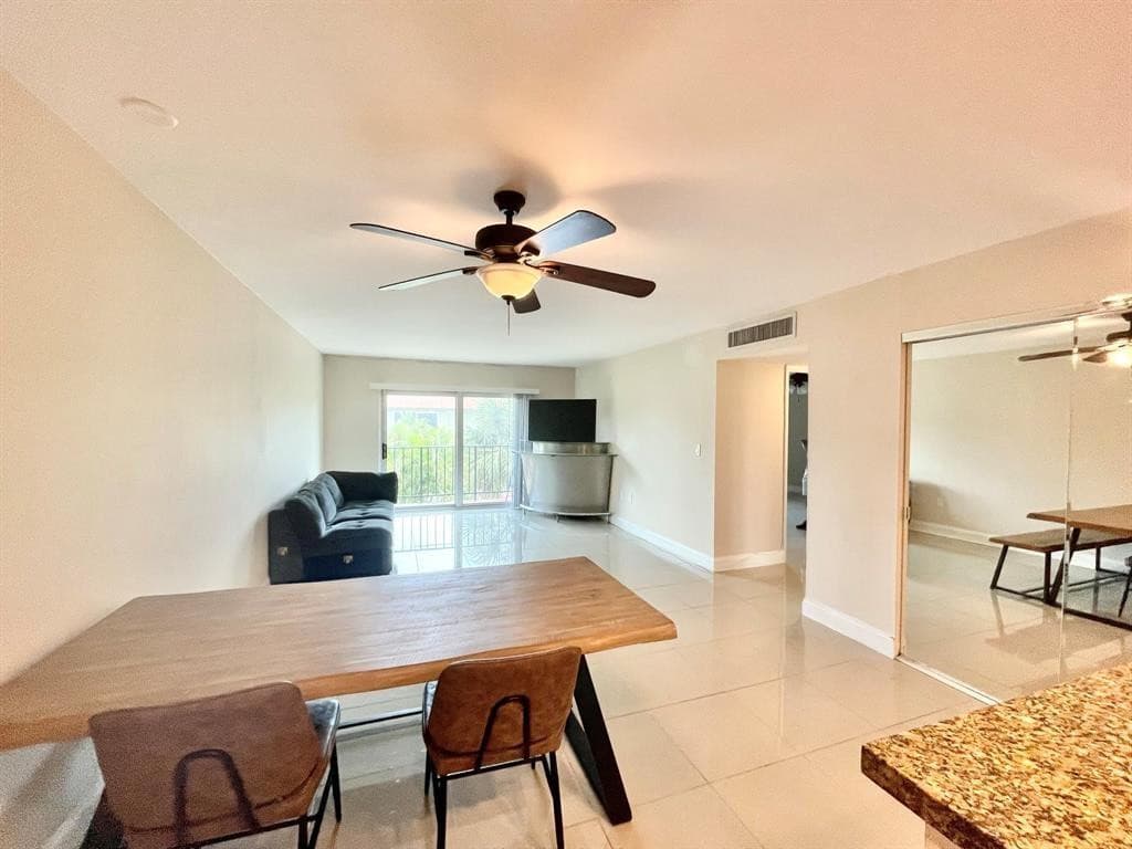 809 W Oakland Park Boulevard J12, Oakland Park, FL 33311 — photo 8 of 19